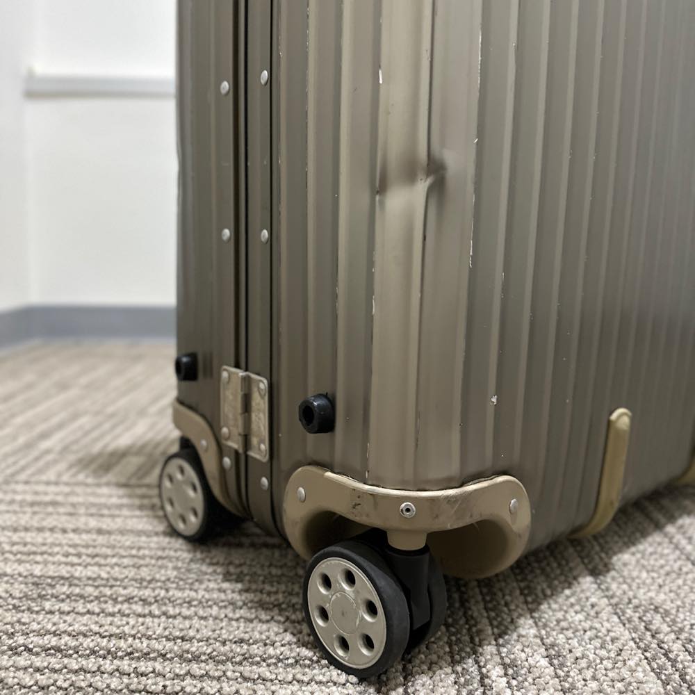 リモワ トパーズ チタニウム 中古商品 945.77-3 98リットル 4輪