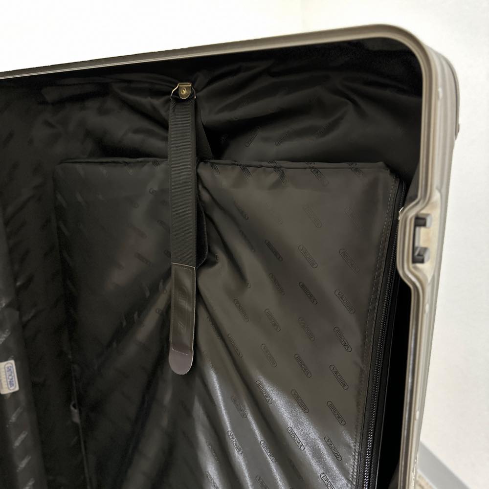 リモワ　トパーズ チタニウム　中古商品　945.77-3　98リットル 4輪