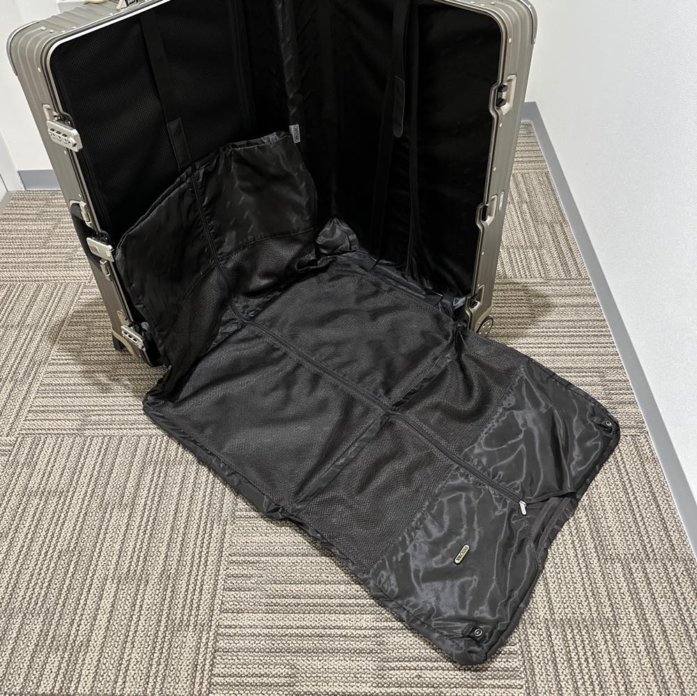 リモワ トパーズ チタニウム 中古商品 945.77-3 98リットル 4輪