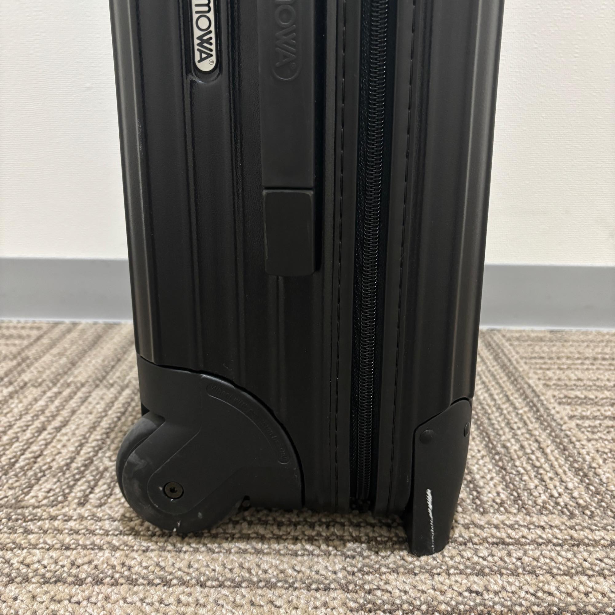 リモワ エッセンシャル(サルサ) 851.52-30 32リットル 中古美品 2輪