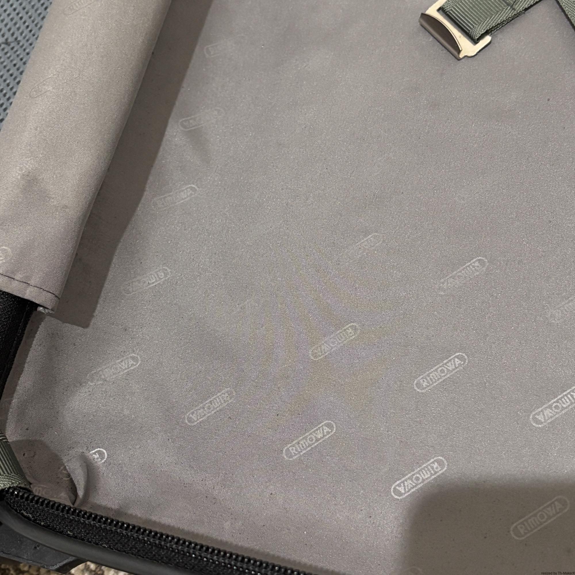リモワ　エッセンシャル(サルサ)　851.52-31　32リットル　中古美品　2輪