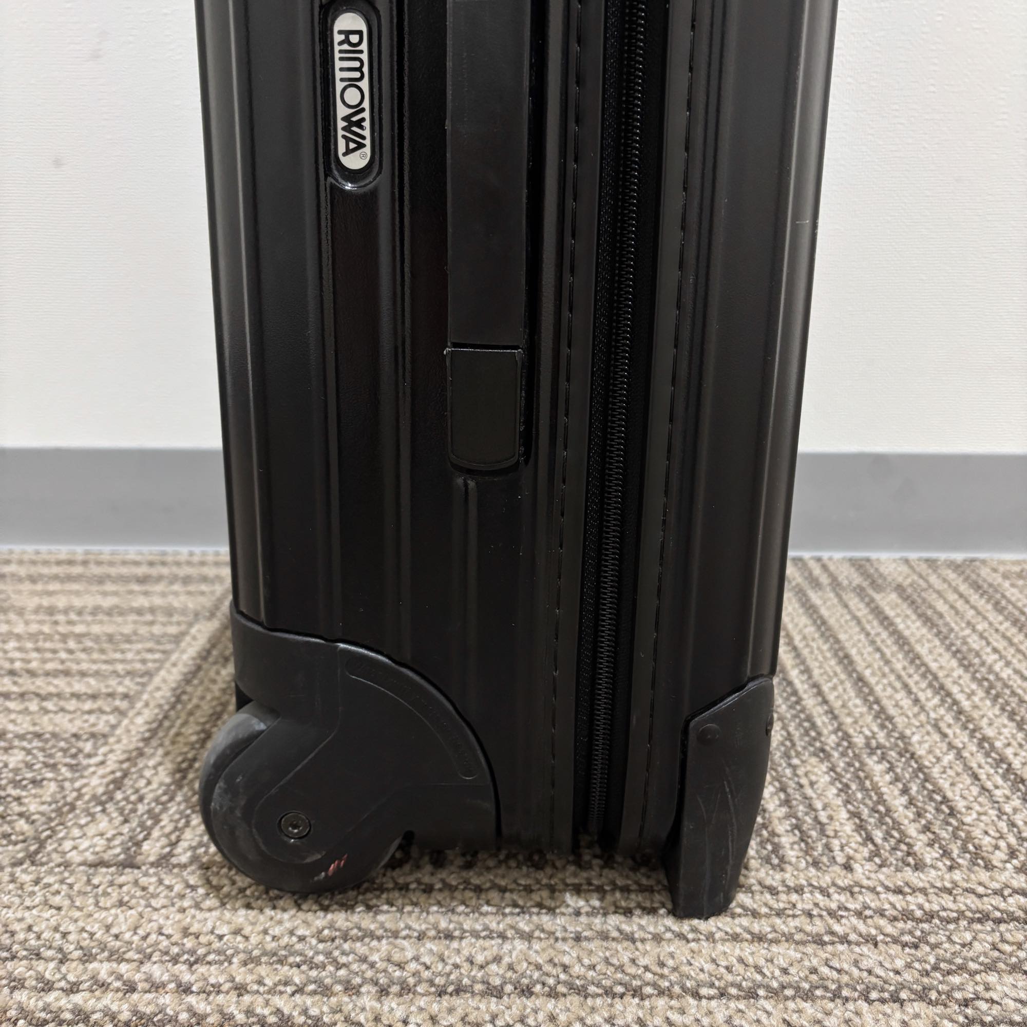 リモワ　エッセンシャル(サルサ)　851.52-32　32リットル　中古商品　2輪