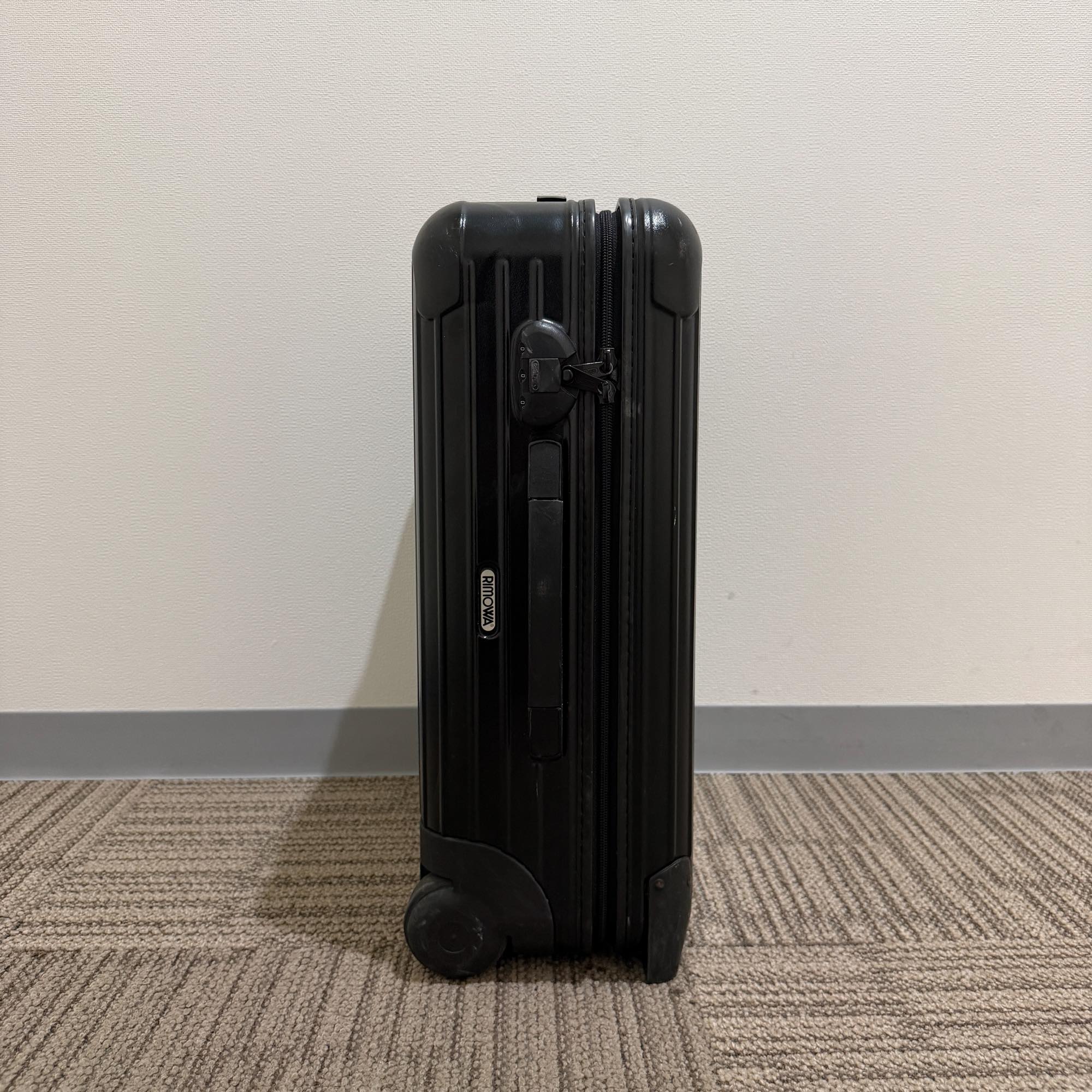 リモワ　エッセンシャル(サルサ)　851.52-36　32リットル　中古美品　2輪
