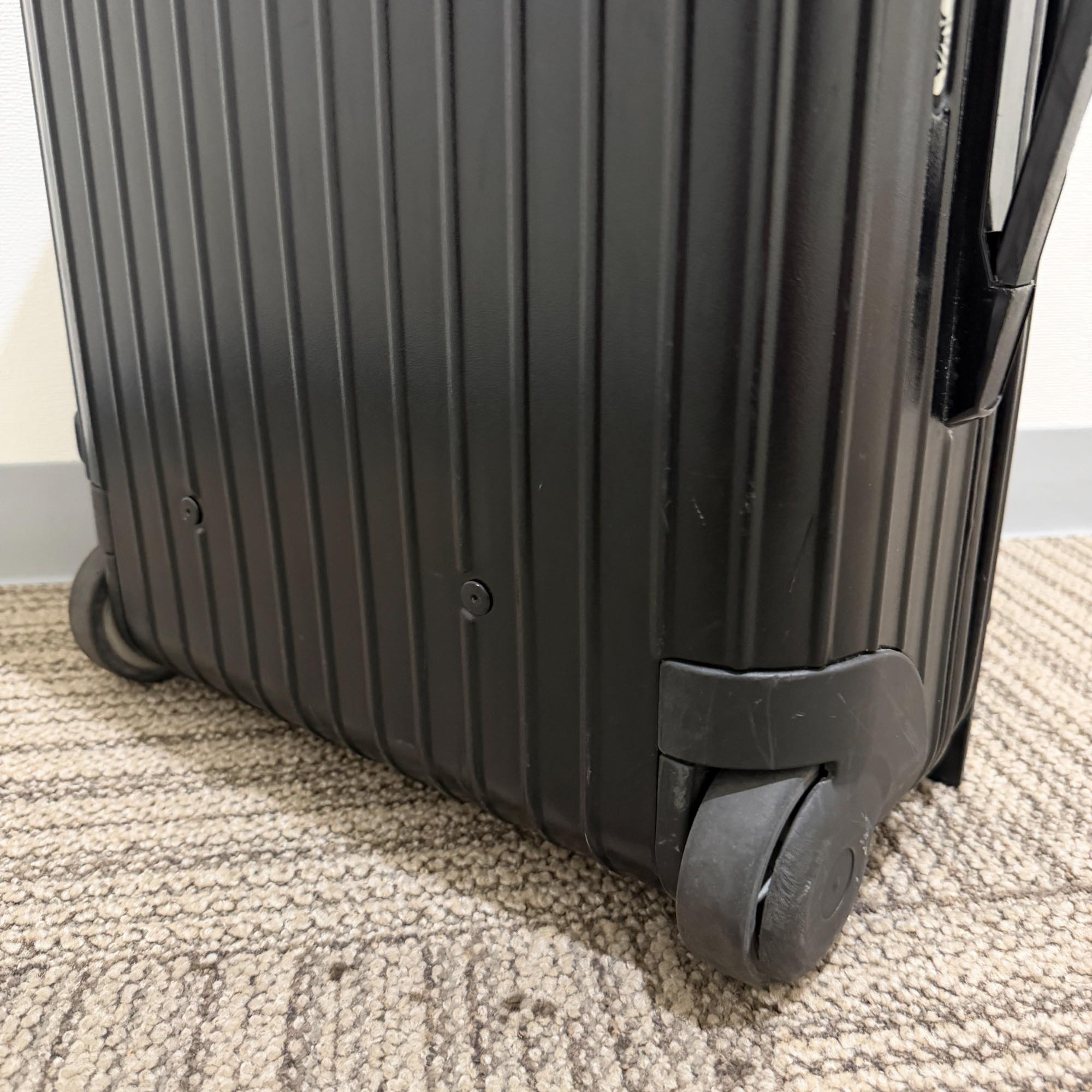 リモワ　エッセンシャル(サルサ)　851.52-36　32リットル　中古美品　2輪