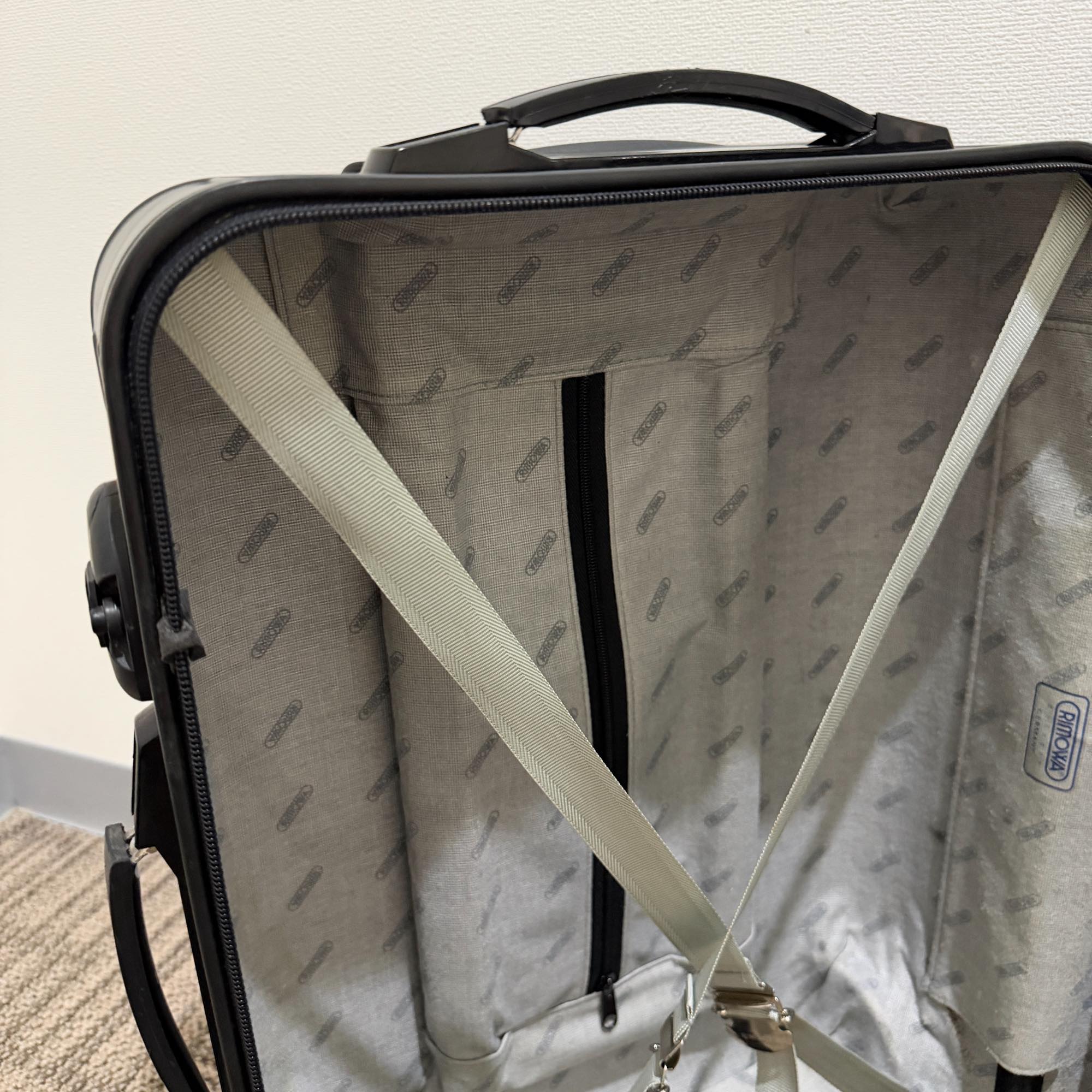 リモワ　エッセンシャル(サルサ)　851.52-36　32リットル　中古美品　2輪