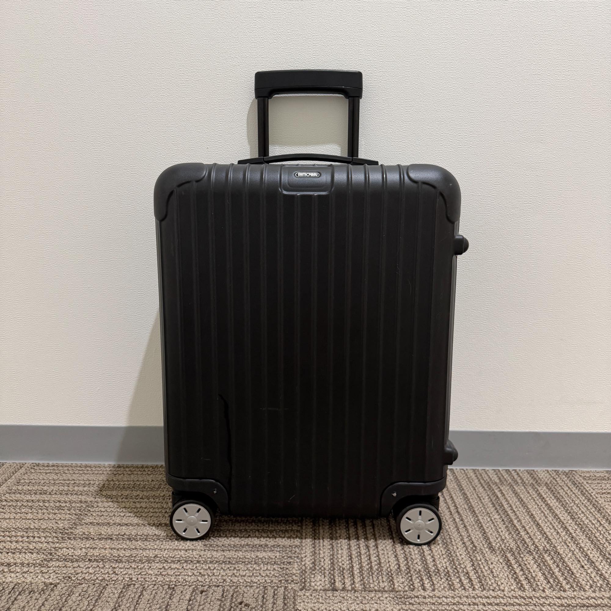 リモワ　サルサ(エッセンシャル)　810.56-4　47リットル　中古商品　4輪