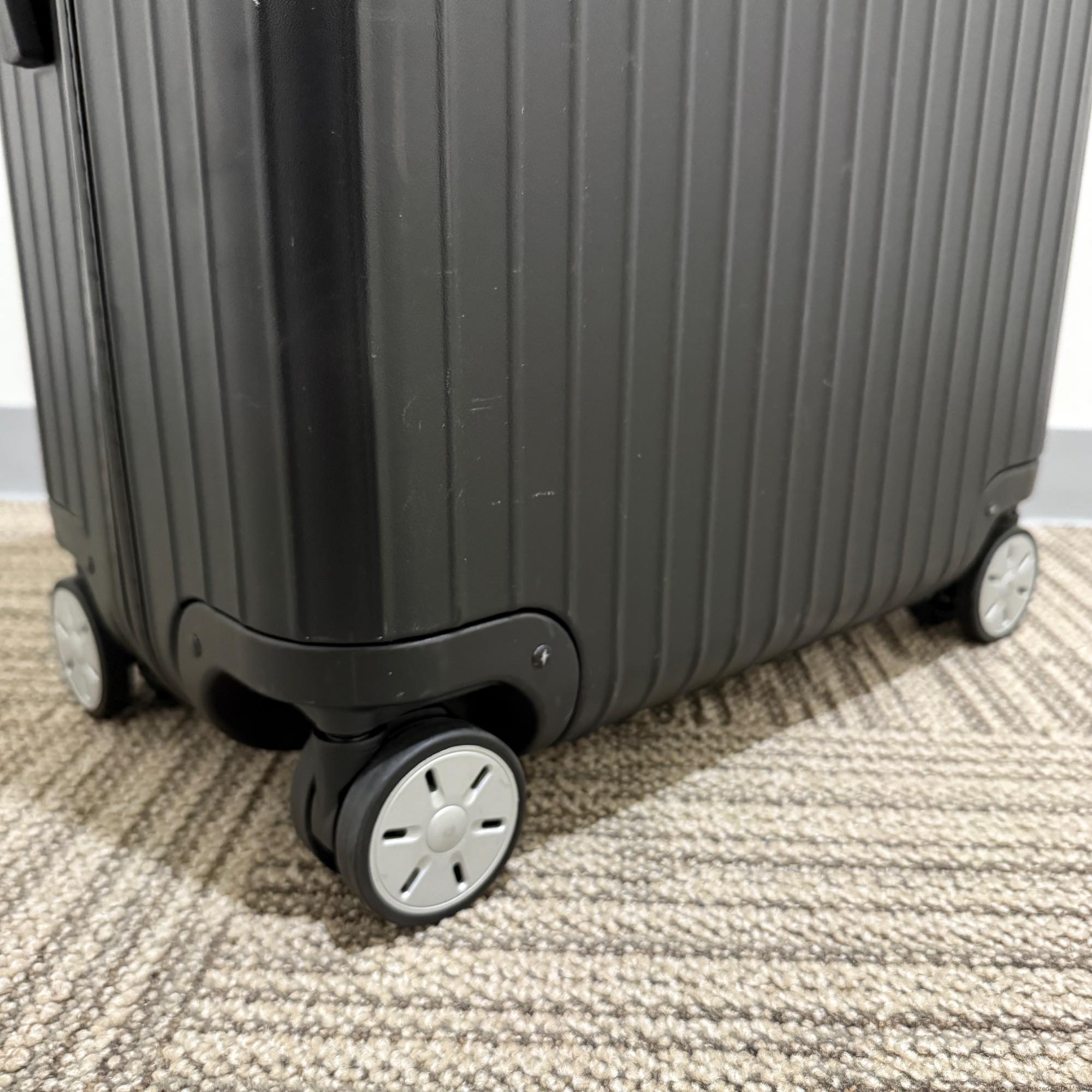 リモワ　サルサ　810.70-4　78リットル　中古美品　4輪