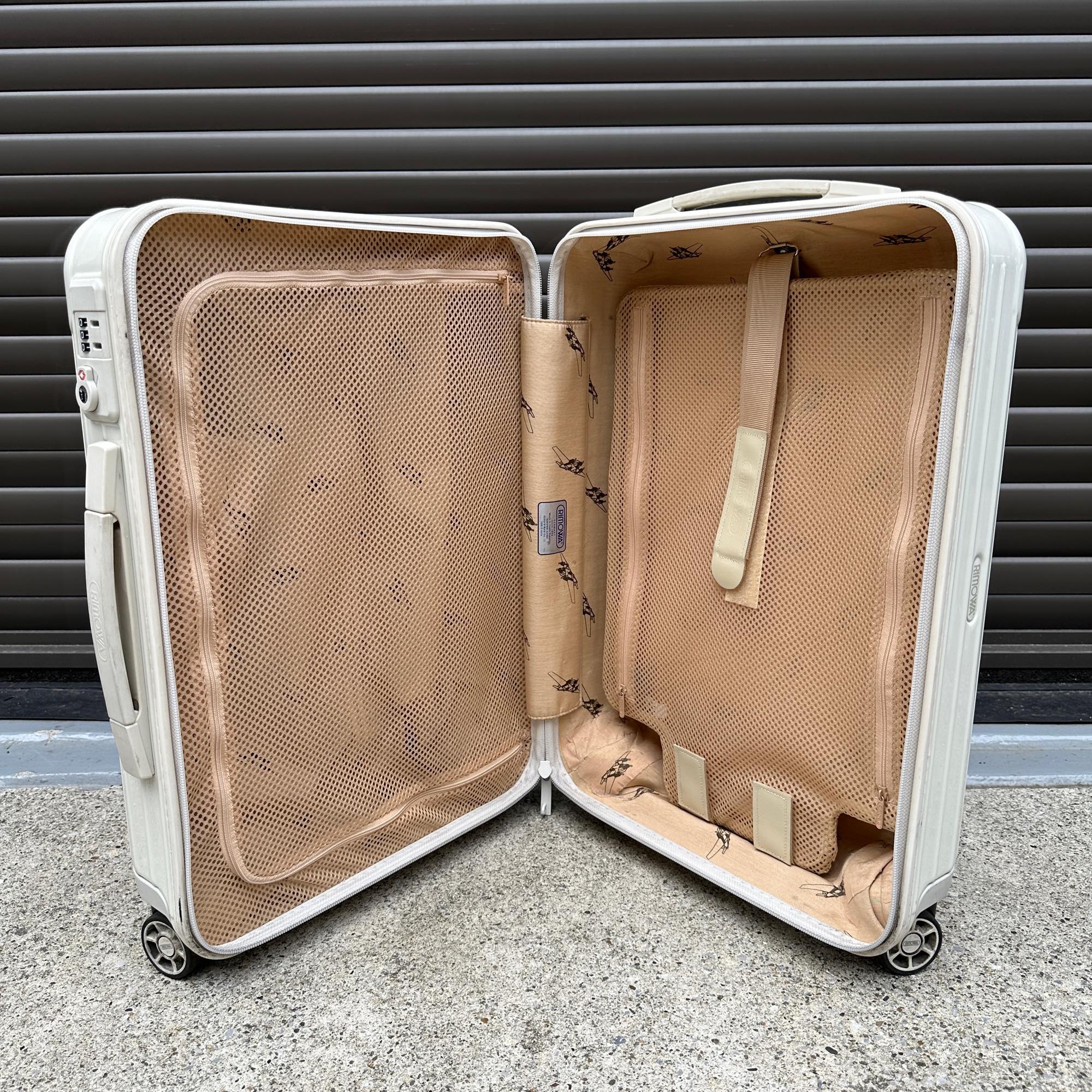 リモワ　ユナイテッドアローズ限定　サルサ　810.90-4　中古商品　32リットル　4輪