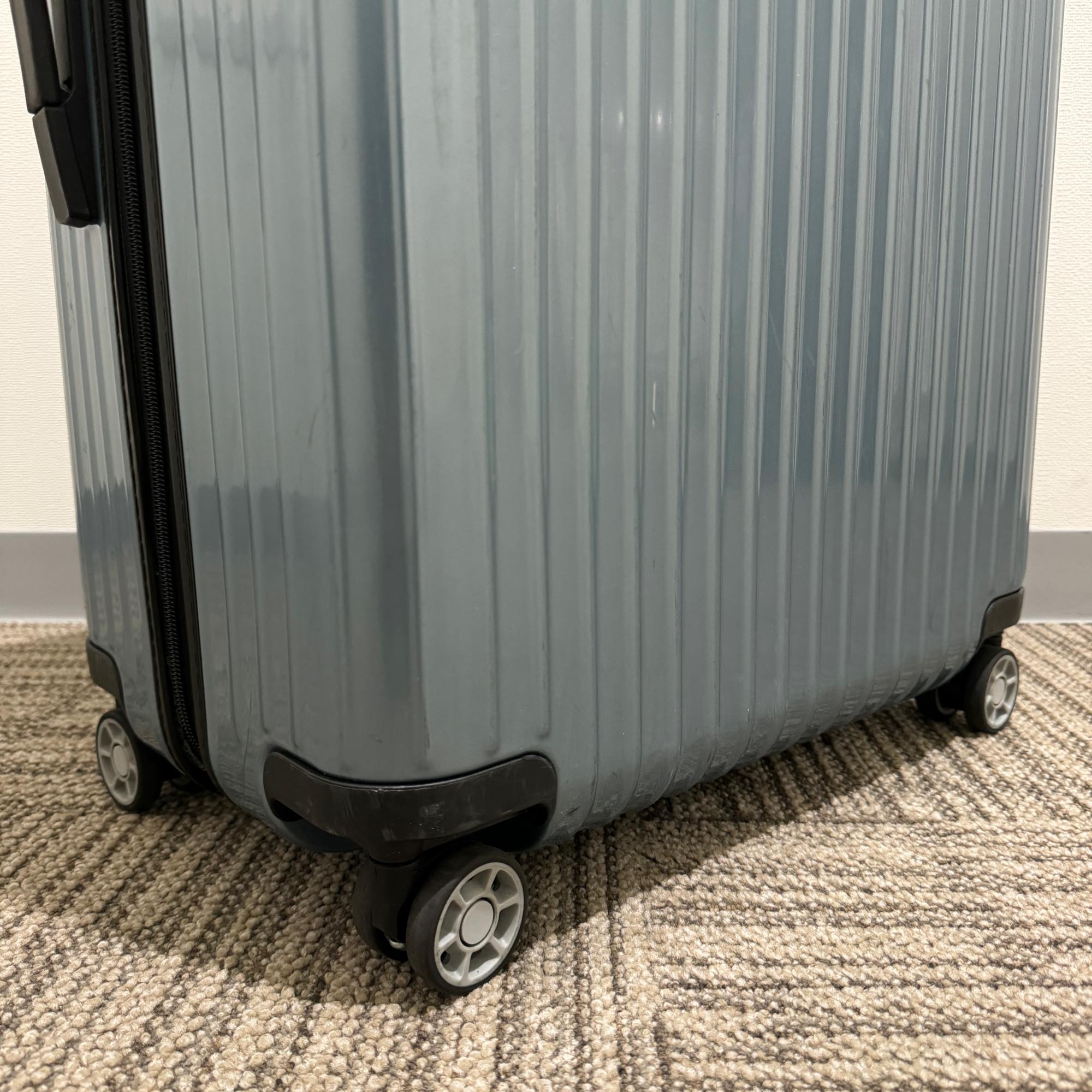 リモワ　サルサ エアー　中古商品　824.70－4　80リットル　4輪