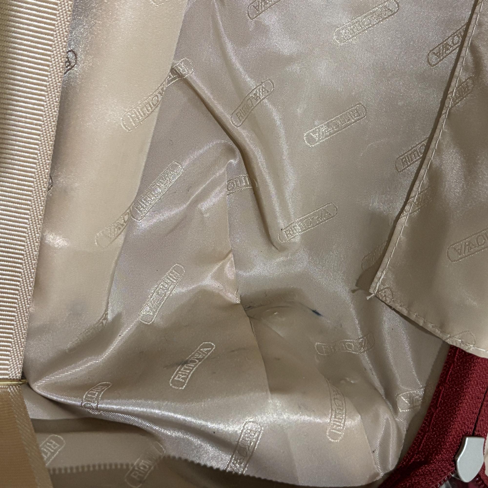 リモワ エッセンシャル(サルサ デラックス)　830.52.53.4　中古美品　32リットル　4輪