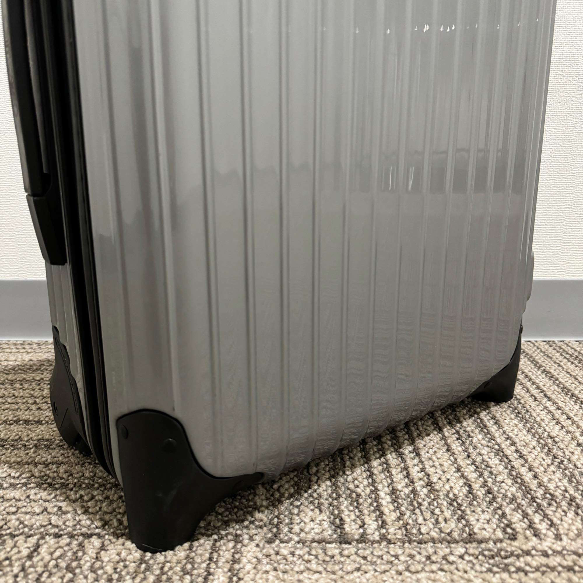 リモワ サルサ 中古美品 856.52-4 35リットル 2輪 – リモワ(RIMOWA