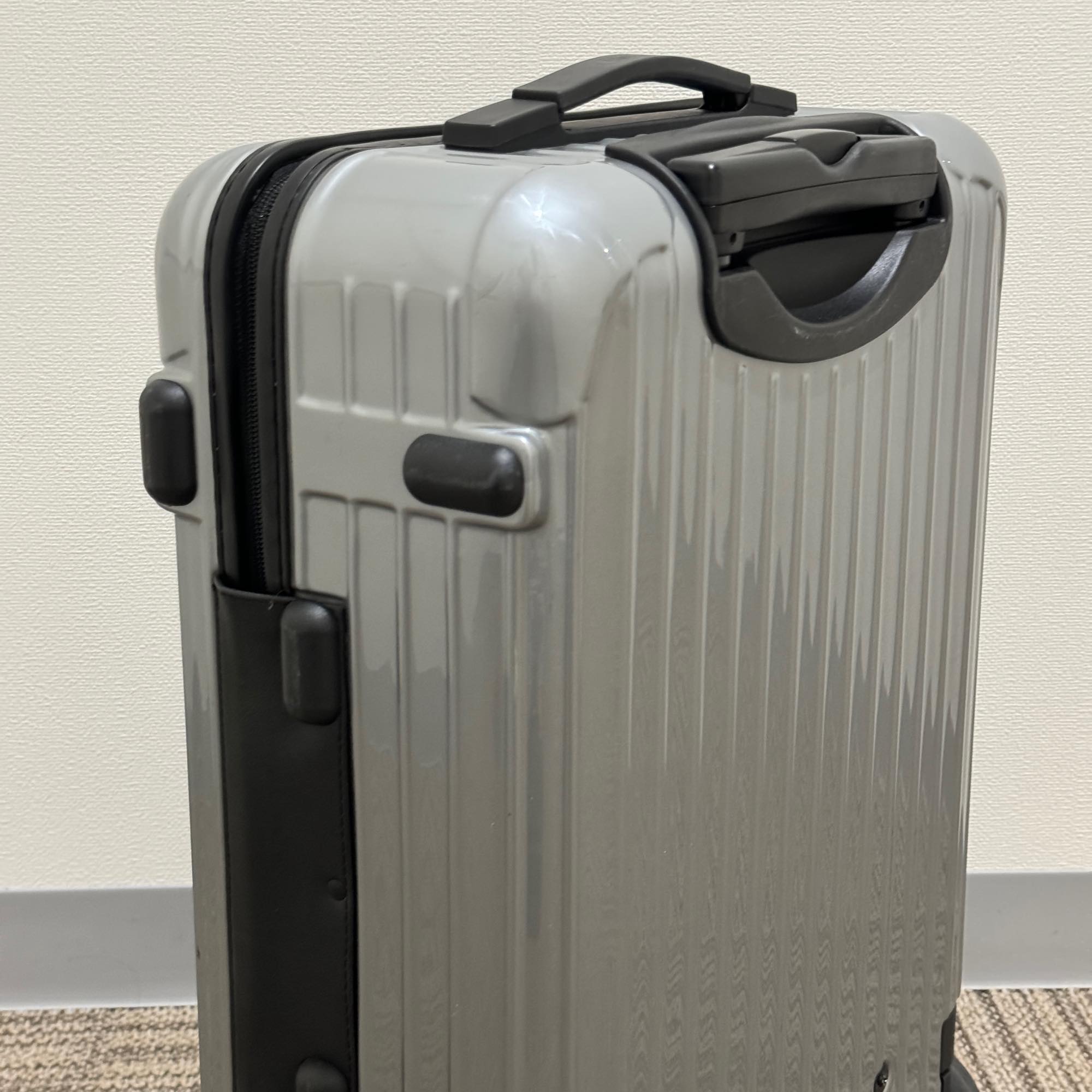 リモワ　サルサ　中古美品　856.52-4　35リットル　2輪