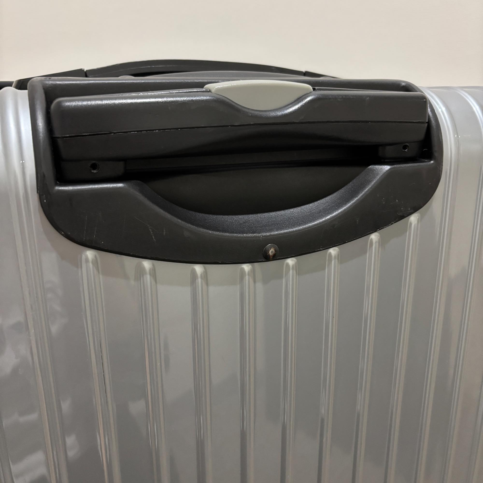 リモワ　エッセンシャル(サルサ)　中古商品　856.70-4　82リットル　2輪