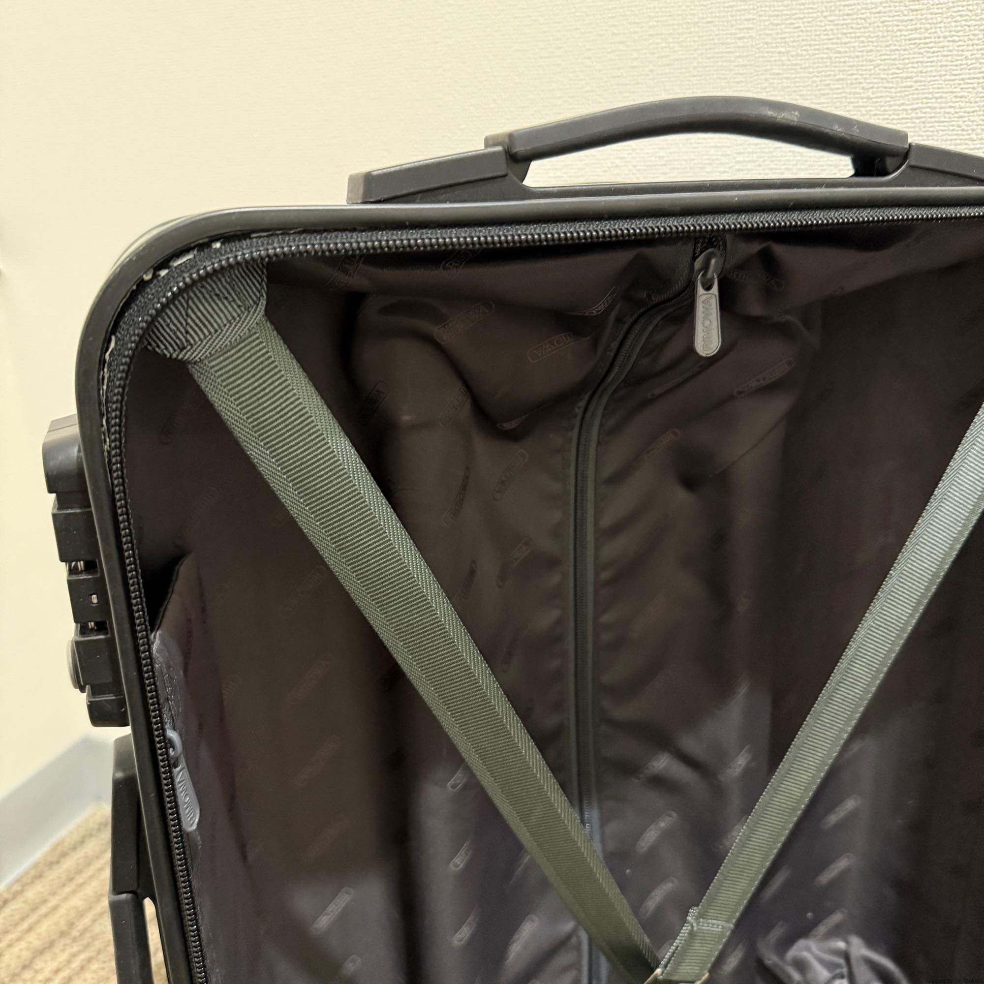 リモワ サルサ 中古美品 857.52-4 35リットル 2輪 – リモワ(RIMOWA