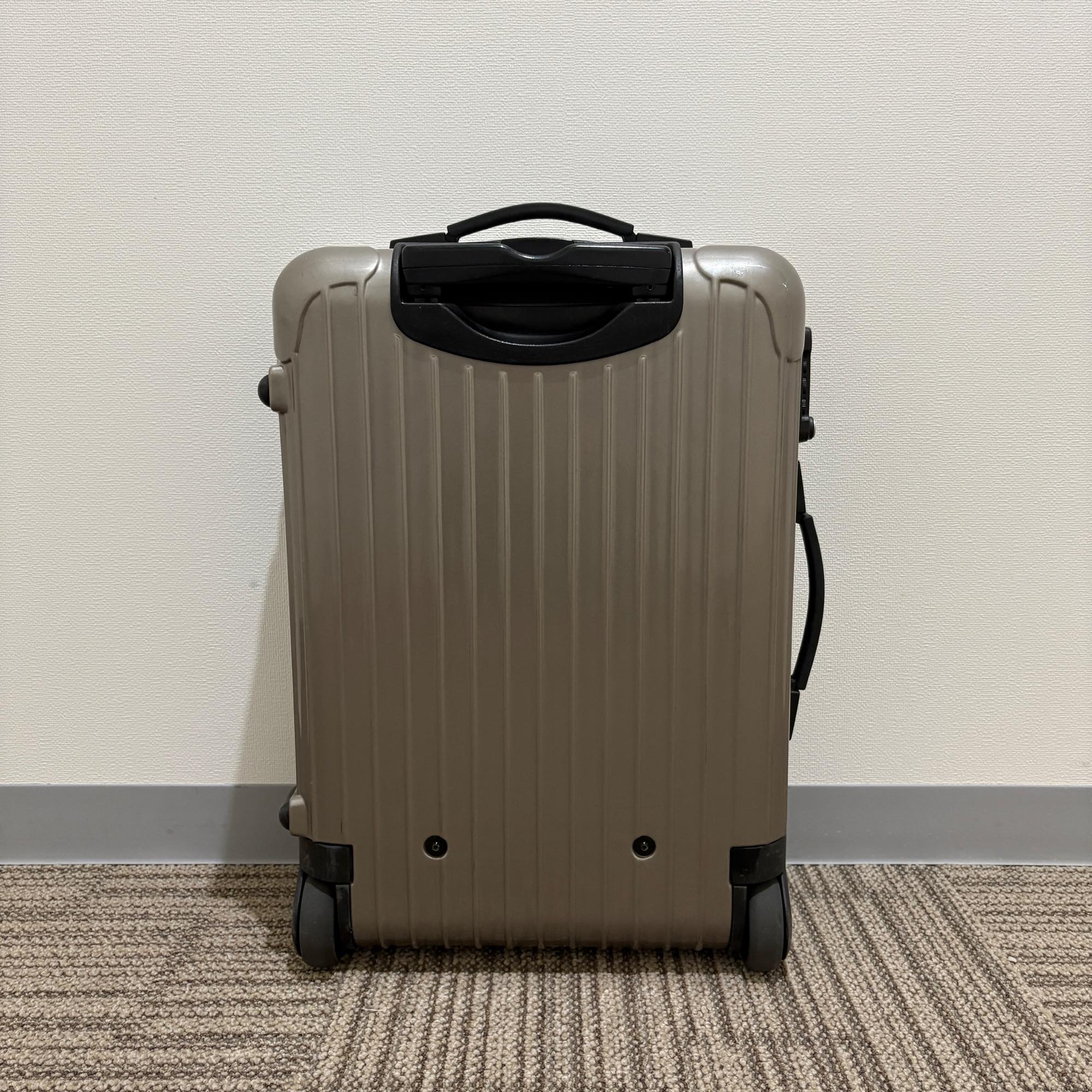 リモワ　サルサ　859.52-4　33リットル　中古商品　2輪