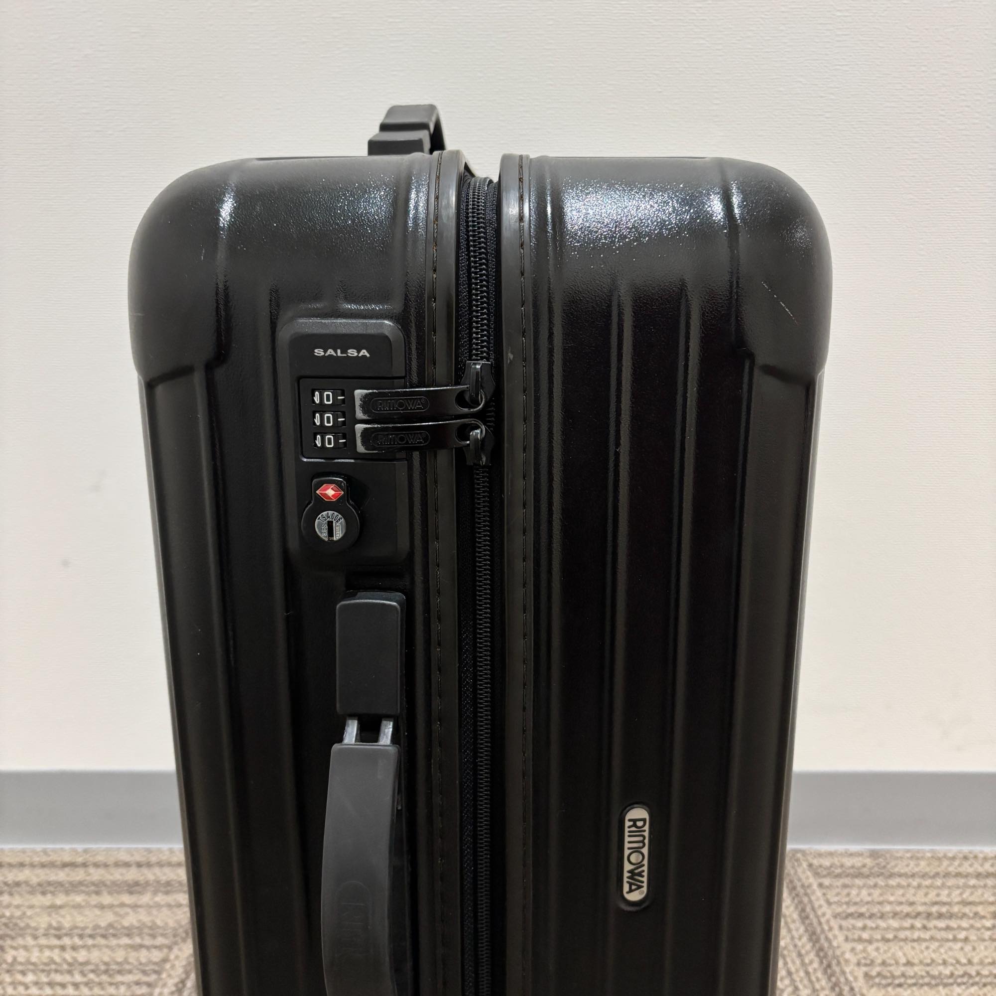 リモワ　エッセンシャル (サルサ)　U871.56-4　48リットル　中古商品　4輪
