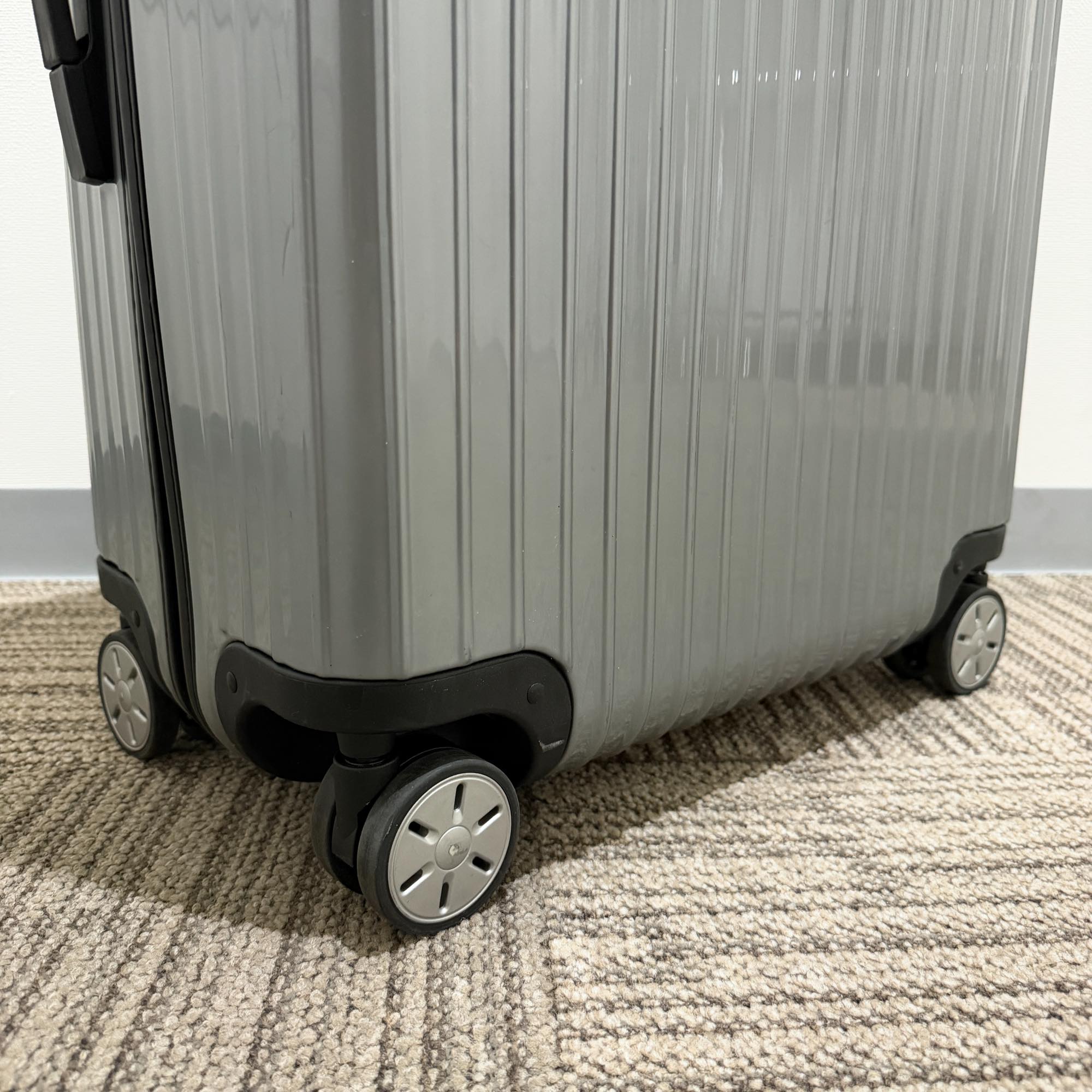 リモワ　サルサ　876.70-4　82リットル　中古美品　4輪