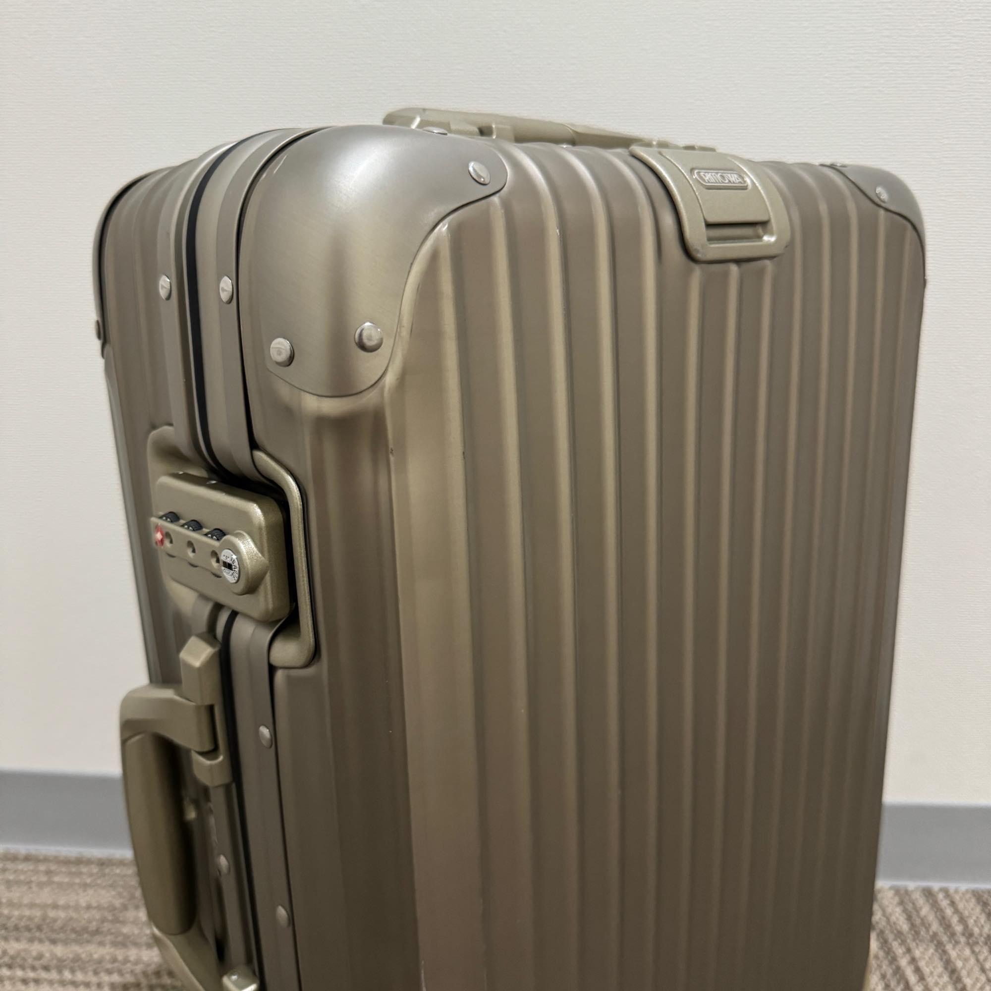 リモワ　トパーズチタニウム　920.52-4　中古美品　32リットル　2輪