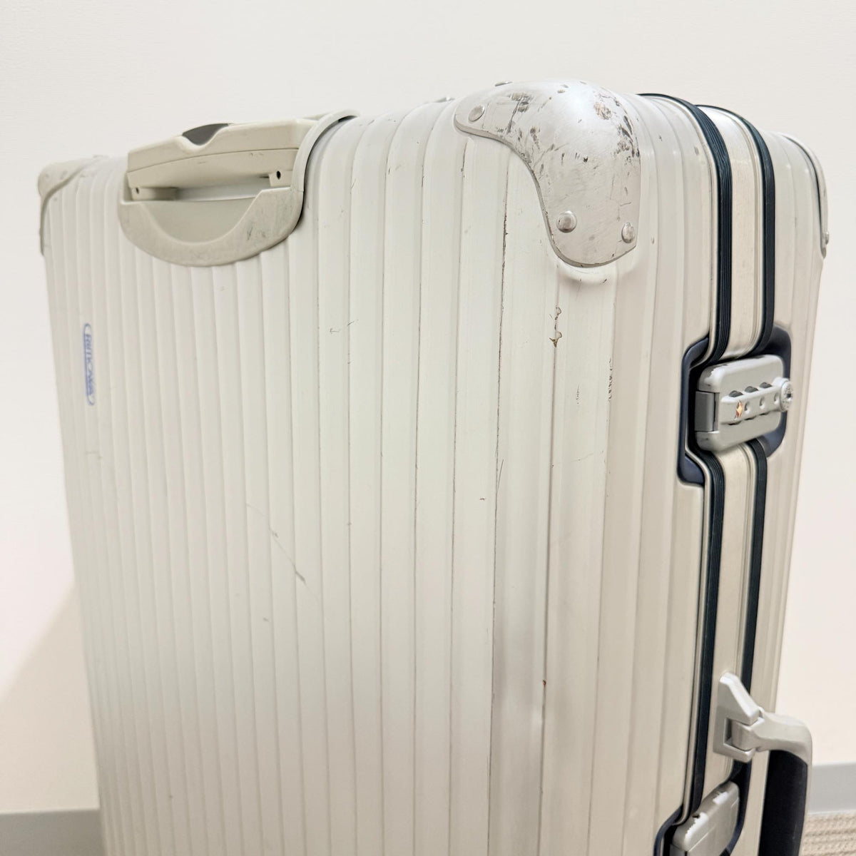 リモワ　シルバーインテグラル　中古商品　U923.77-4　104リットル　4輪
