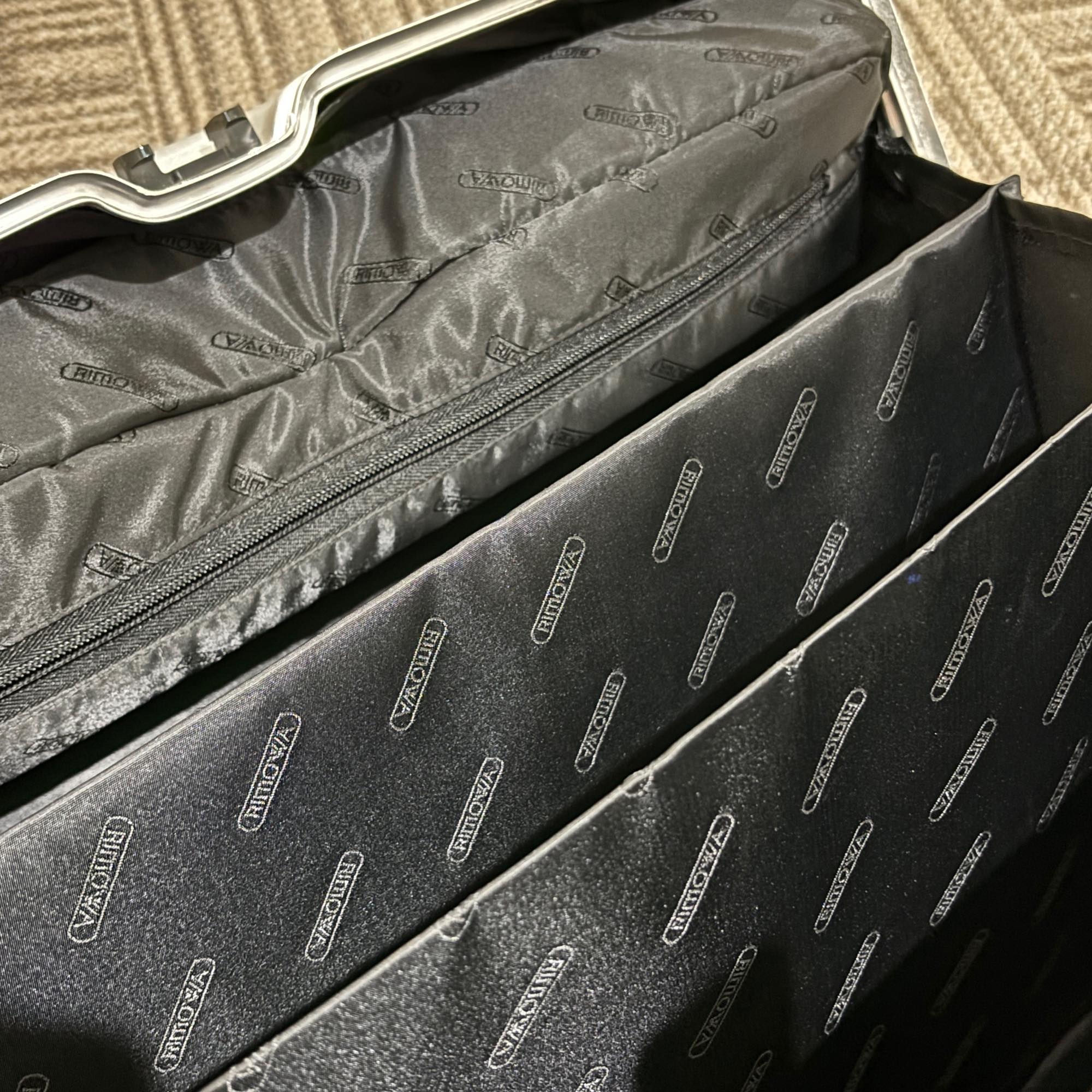 リモワ　オリジナル (トパーズ)　中古商品　U928.40-4　23リットル　2輪