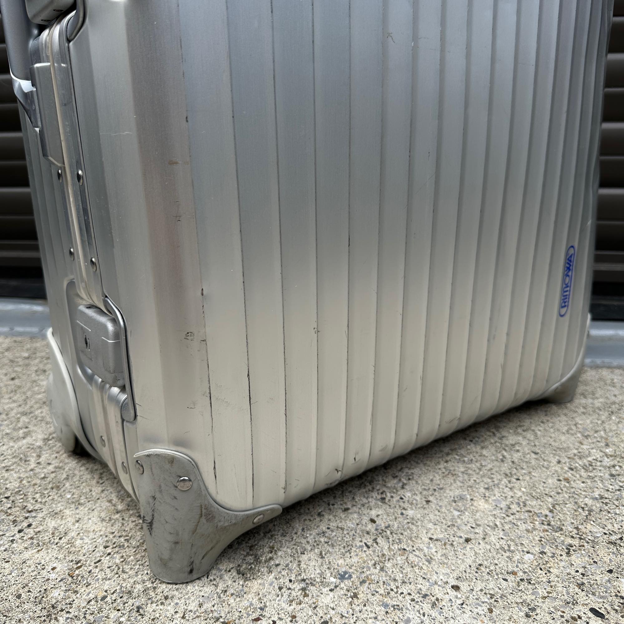 リモワ　トパーズ　中古商品　U930.63-4　63リットル　2輪
