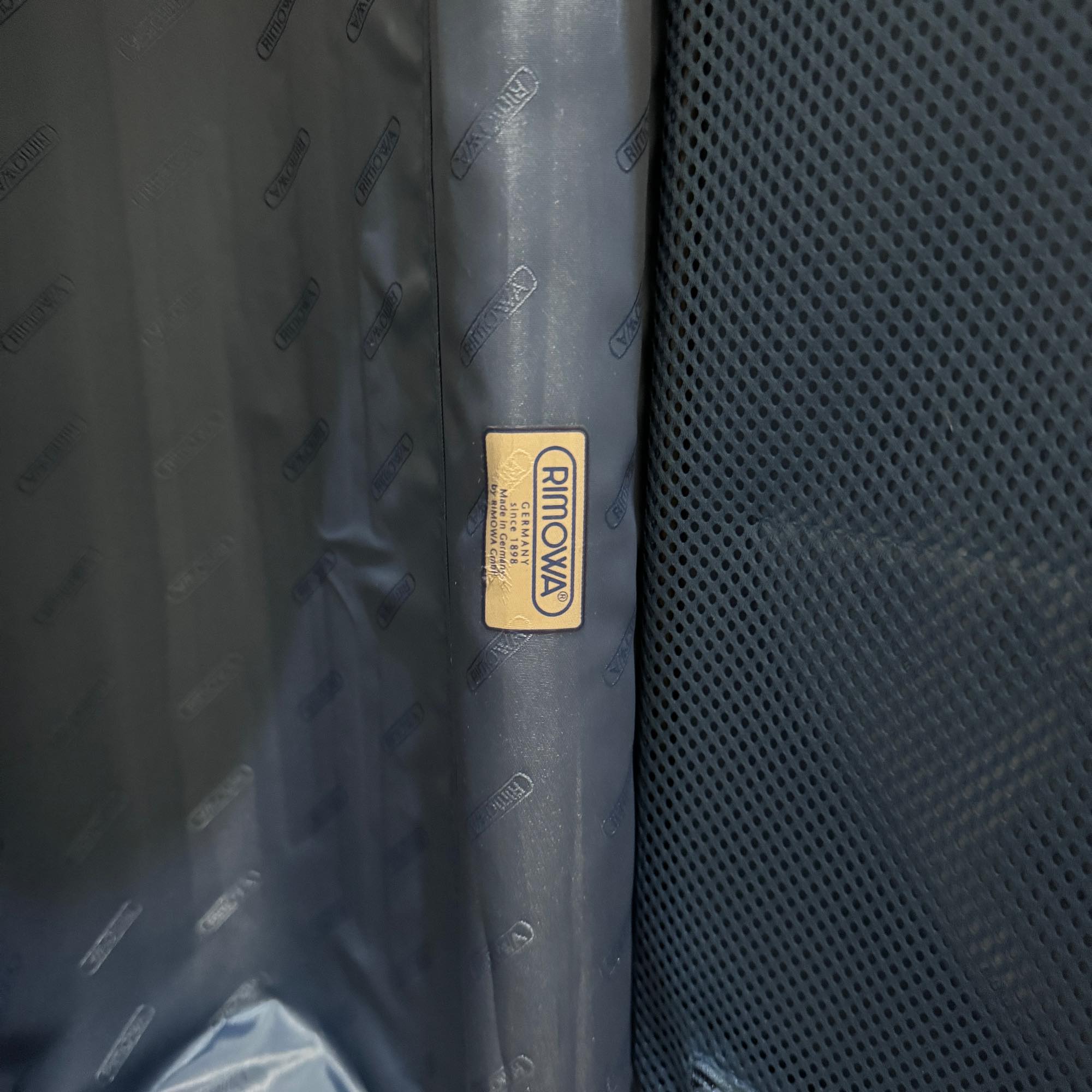 リモワ　トパーズ　932.56-4　中古美品　45リットル　4輪