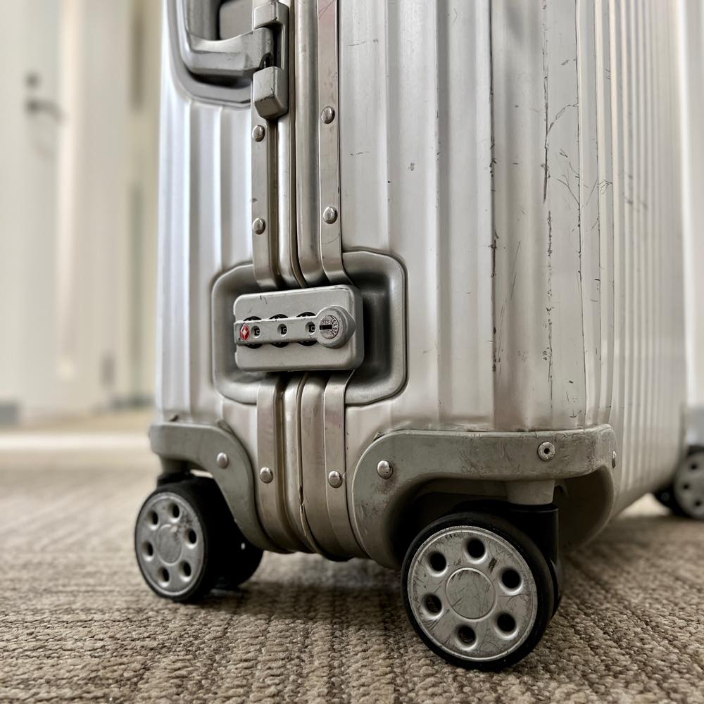 リモワ　トパーズ　932.63-4 　中古商品　64リットル　4輪