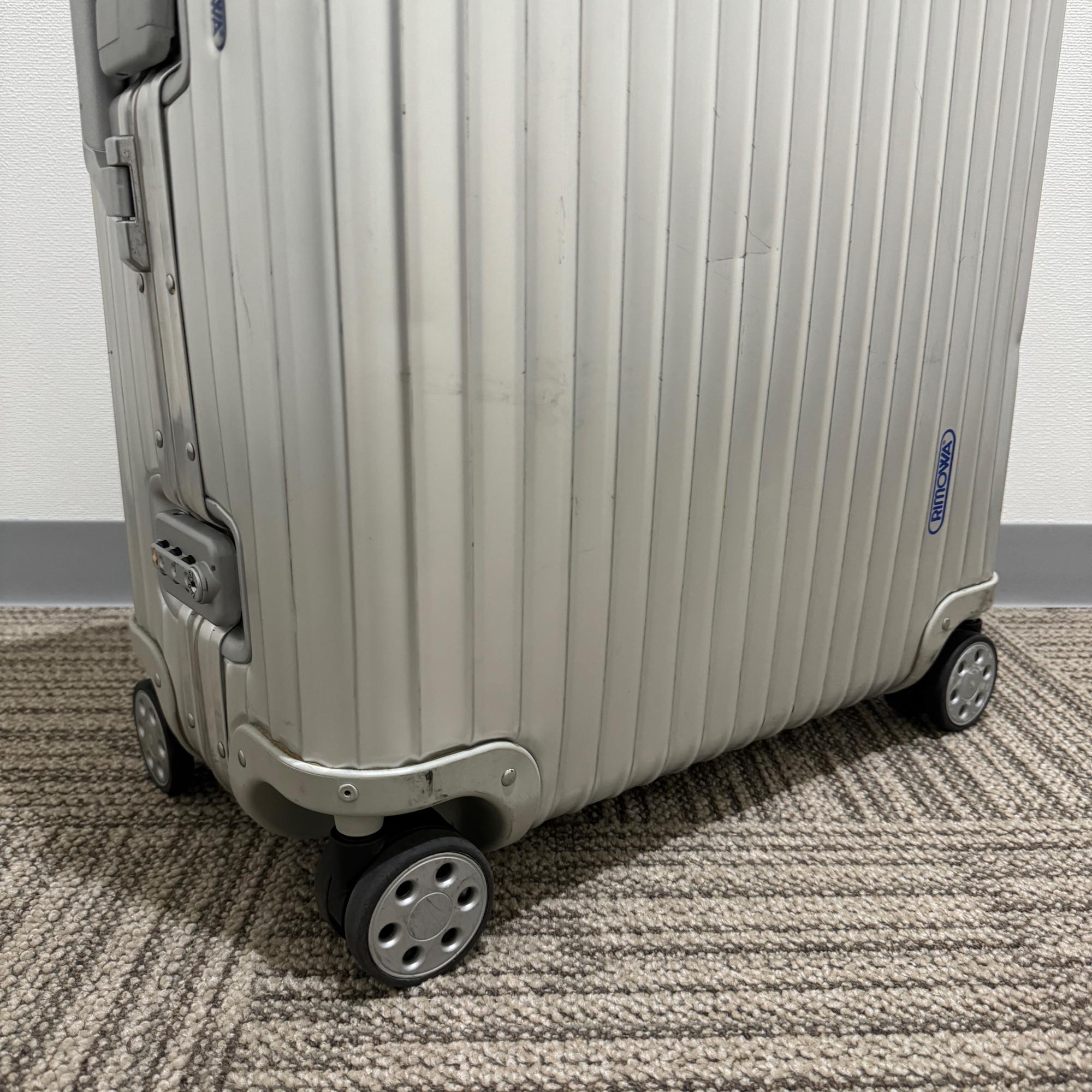 リモワ　トパーズ　中古商品　932.70-4　82リットル　4輪(copy)