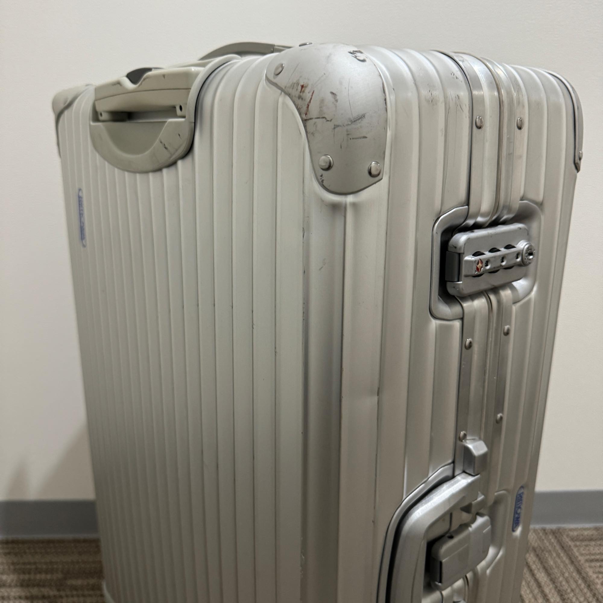 リモワ　トパーズ　中古商品　932.70-4　82リットル　4輪(copy)