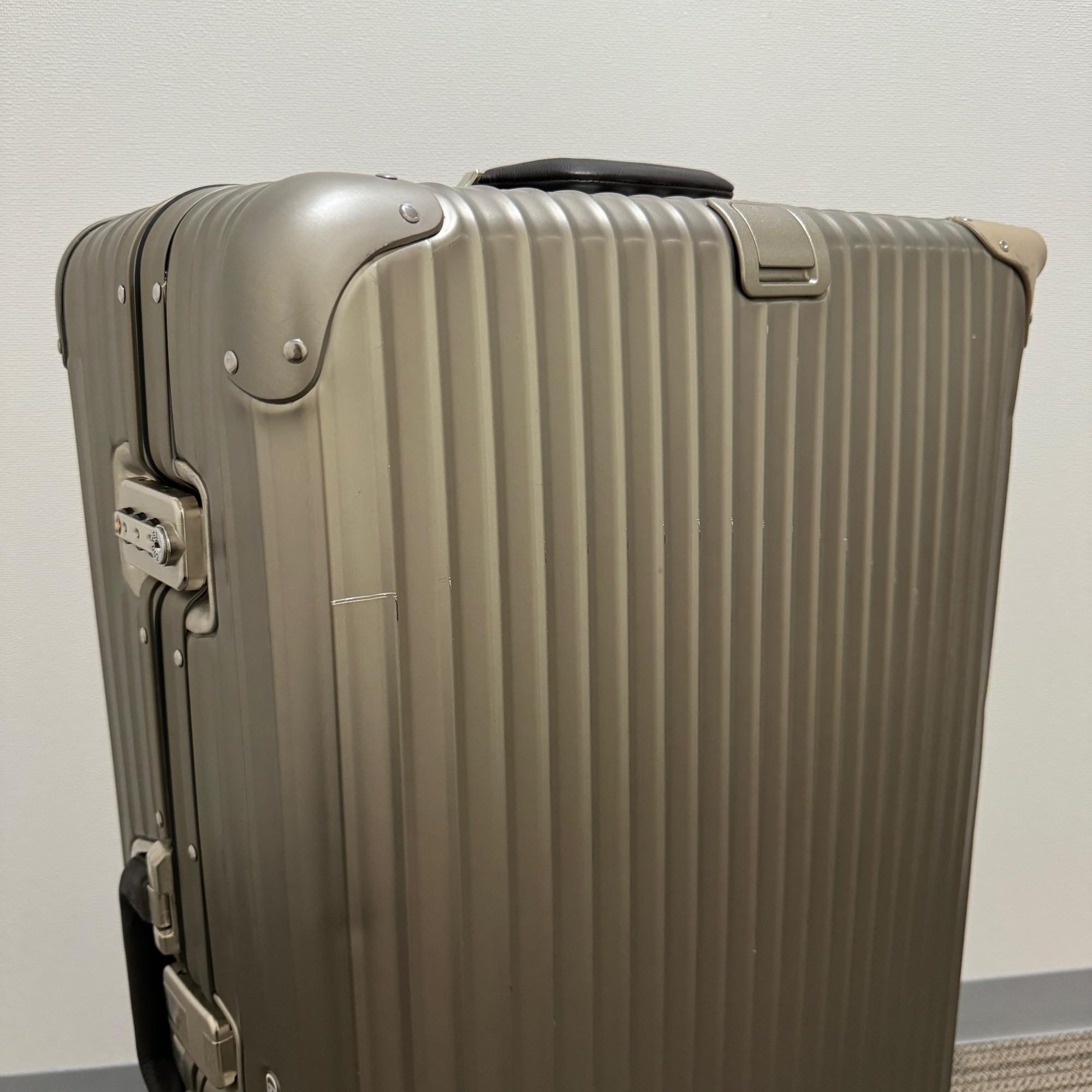 リモワ　トパーズ チタニウム　中古美品　945.77-4　98リットル 4輪