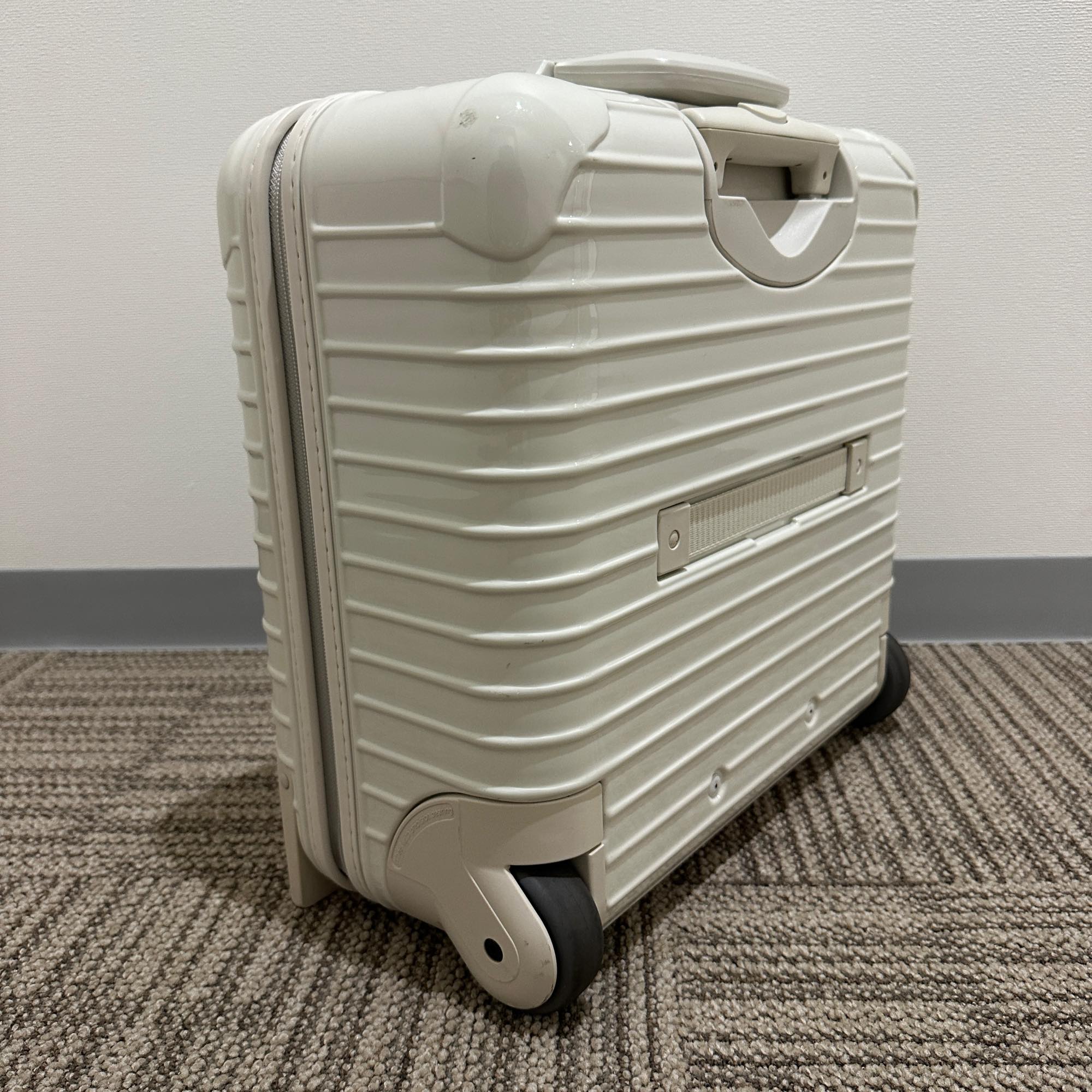リモワ　ユナイテッドアローズ限定サルサ　810.90-5 　中古美品　23リットル　2輪