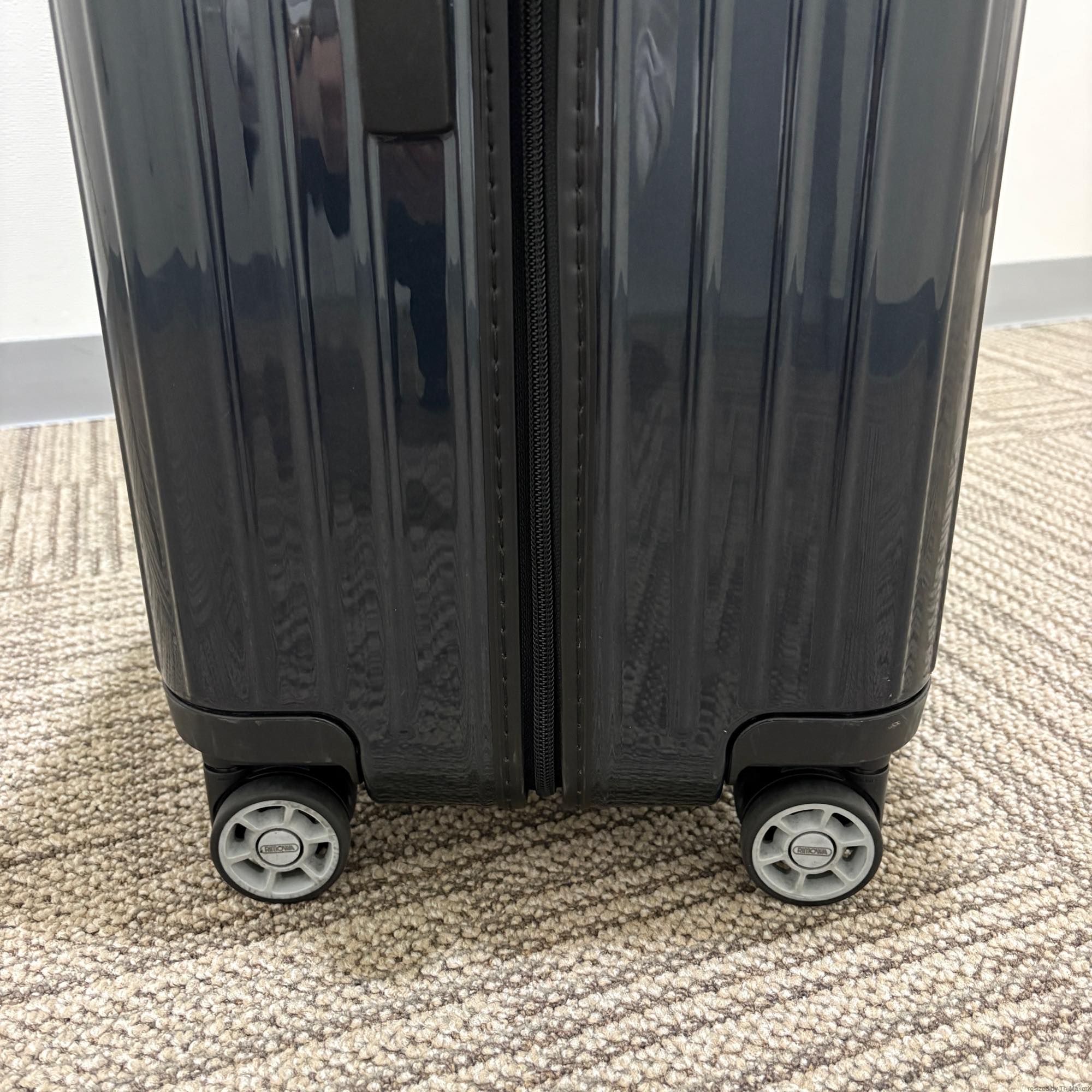 リモワ　サルサ エアー　820.70.25.4-5　中古美品　80リットル　4輪