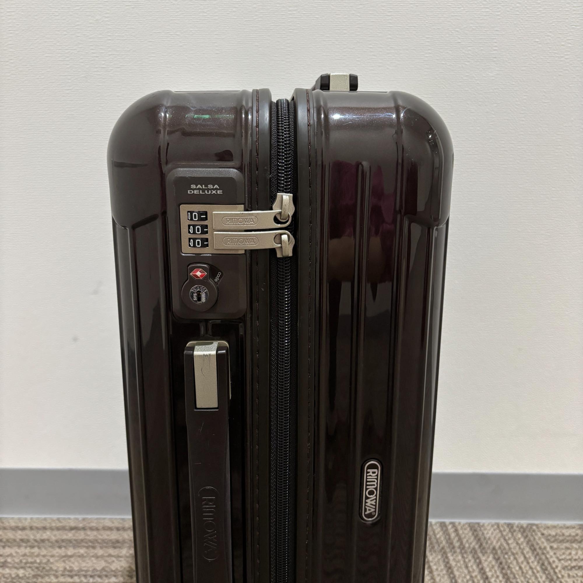 リモワ サルサ デラックス(エッセンシャル)　830.52-5　中古美品　35リットル　4輪