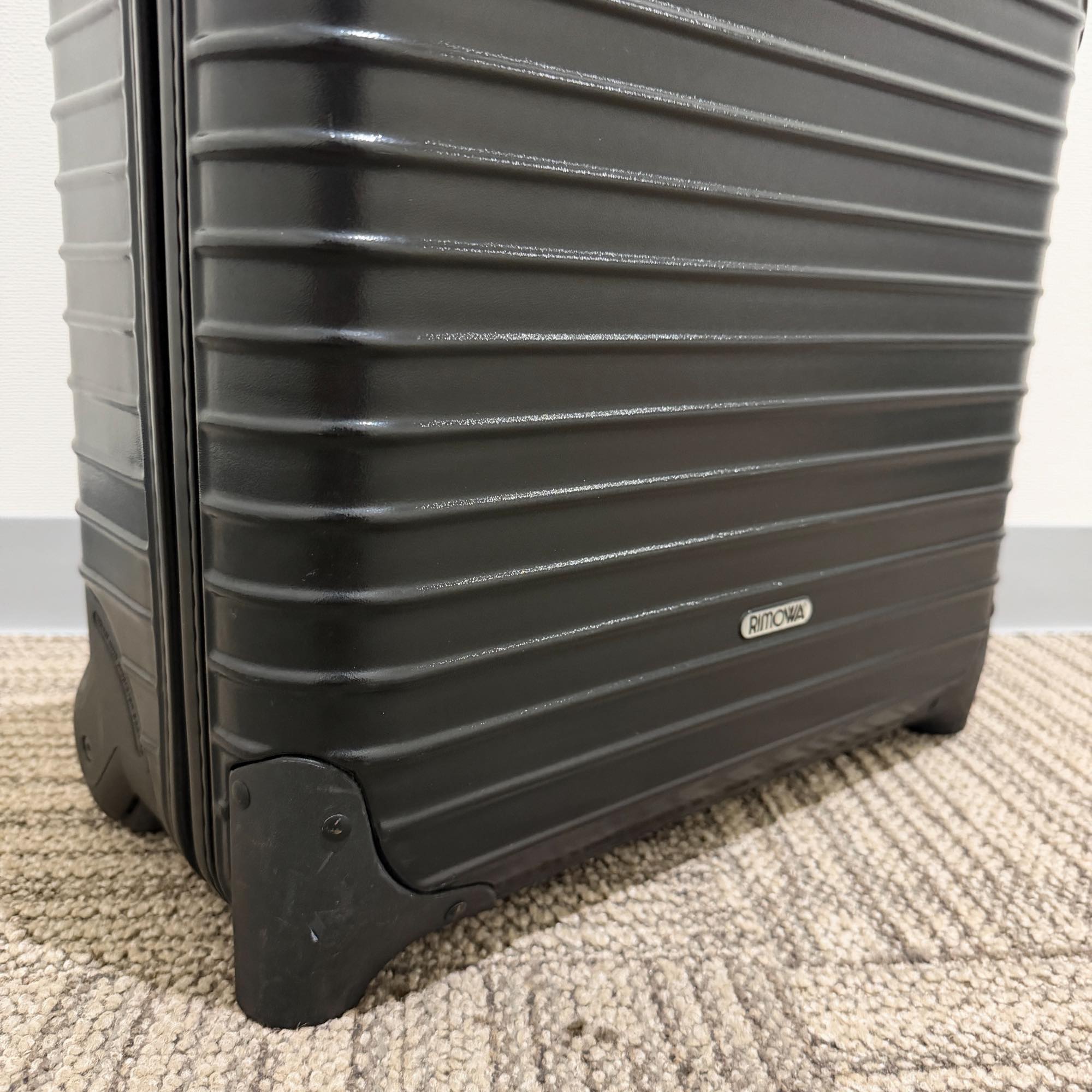 リモワ　エッセンシャル(サルサ)　中古美品　851.40-5　23リットル　2輪