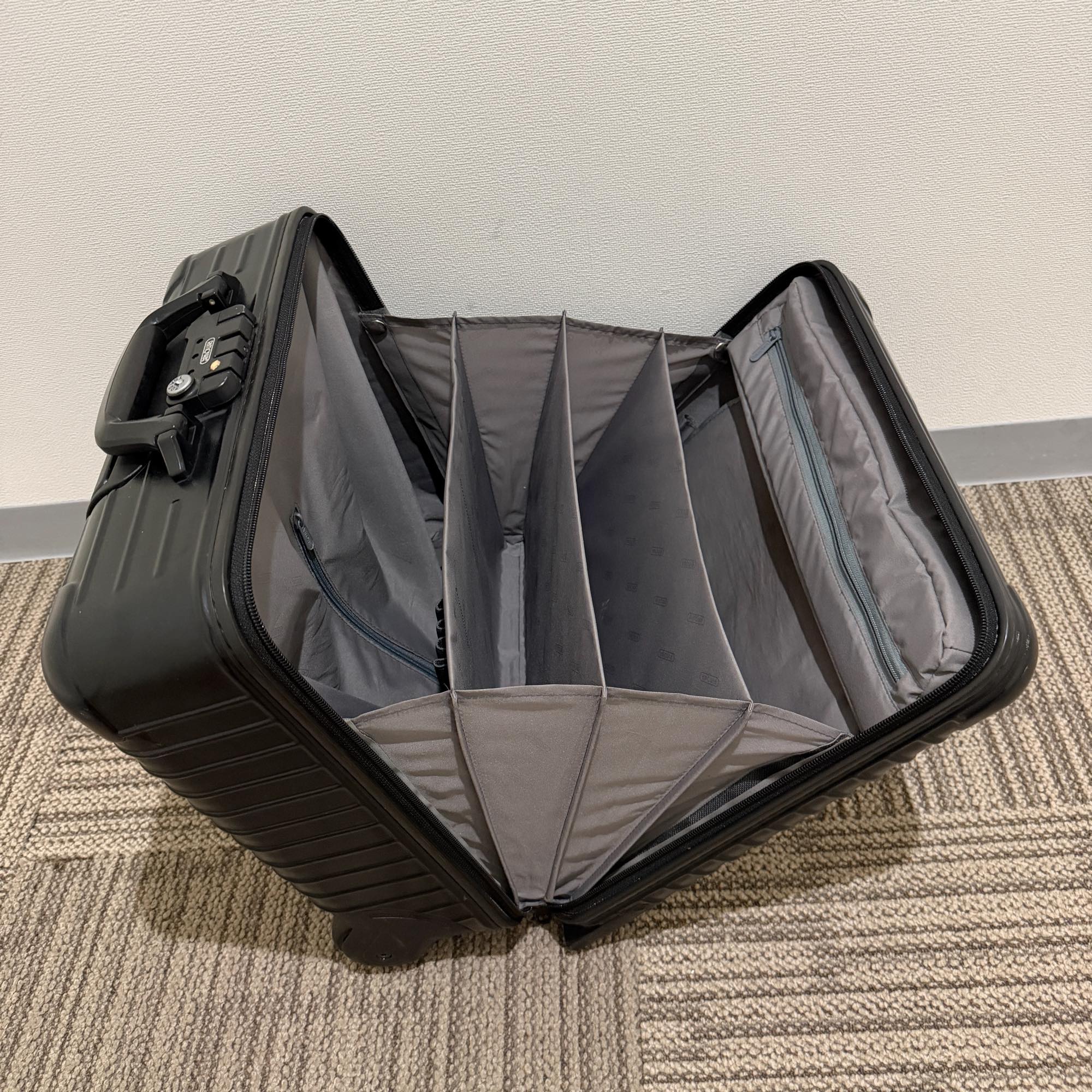 リモワ　エッセンシャル(サルサ)　中古美品　851.40-5　23リットル　2輪