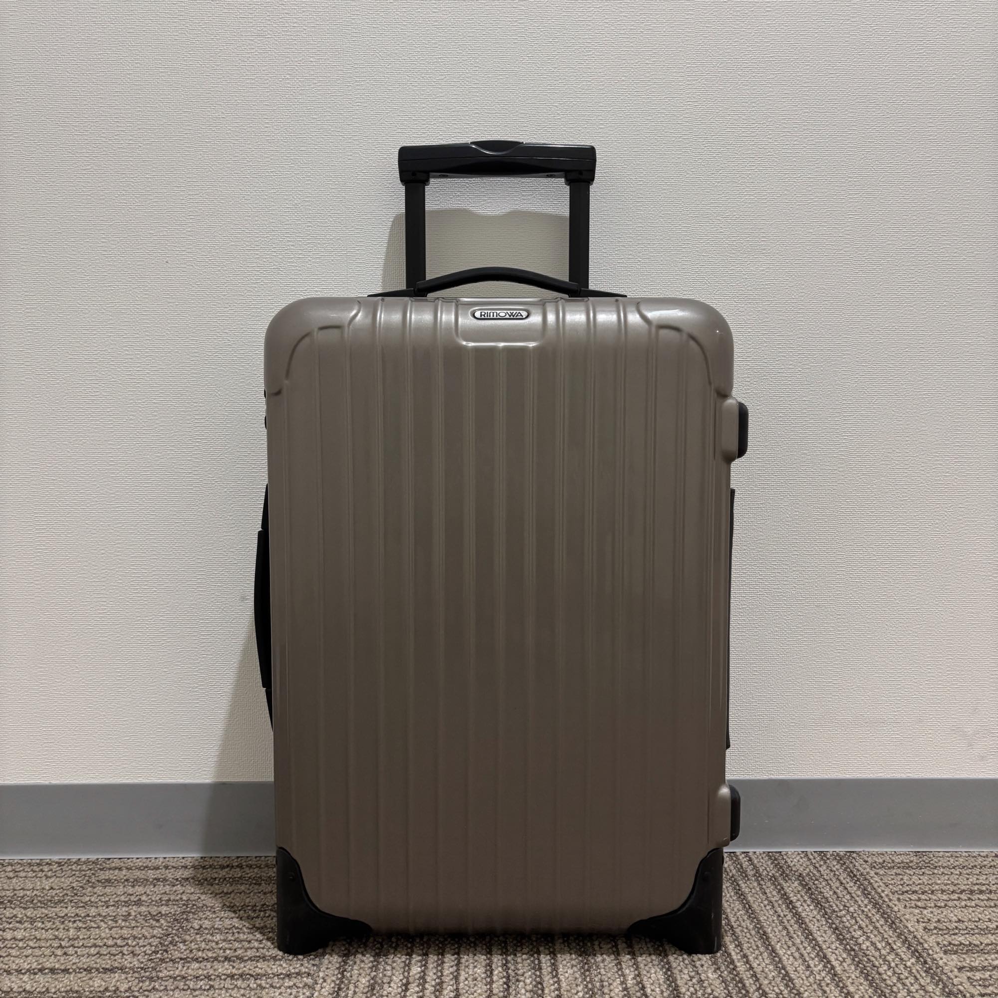 グレー系 – リモワ(RIMOWA)専門通販サイト スーツケースマニア