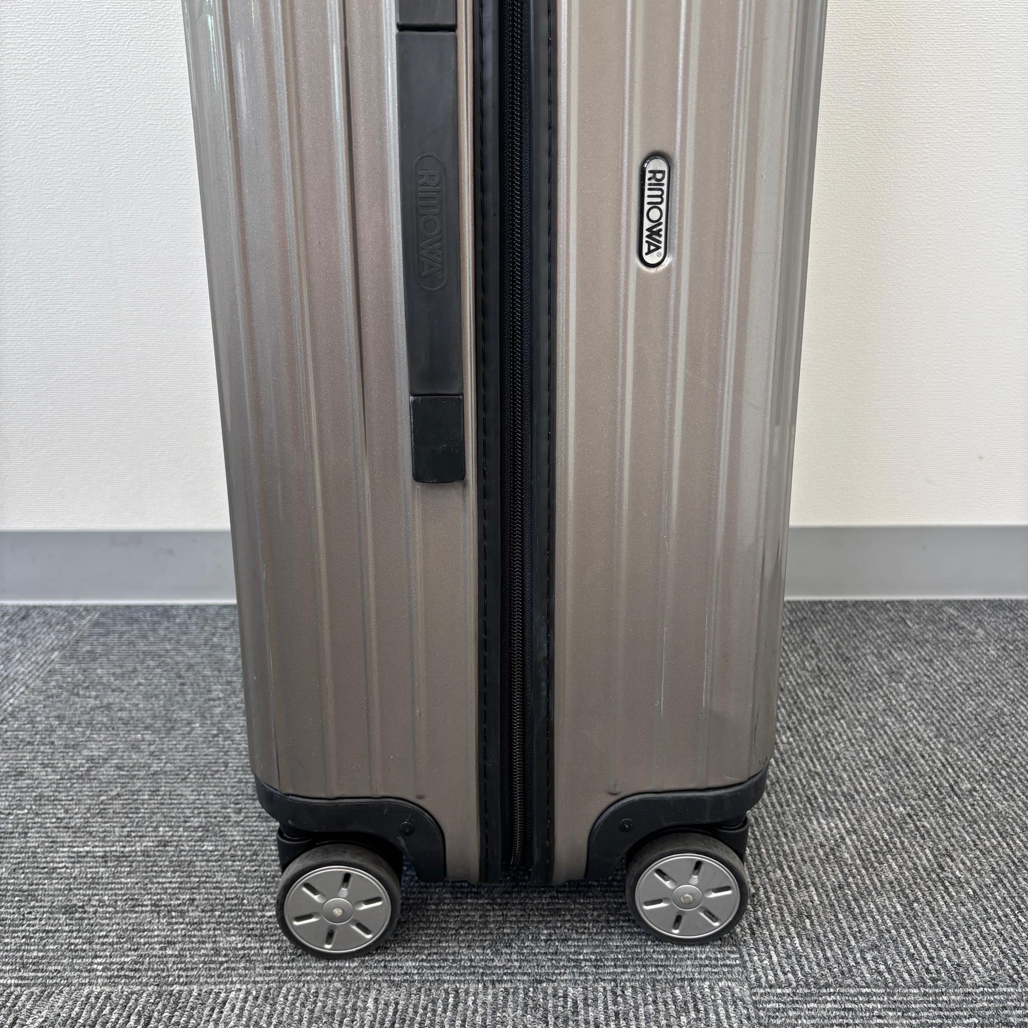 リモワ　サルサ(エッセンシャル)　869.70-5　82リットル　中古商品　4輪
