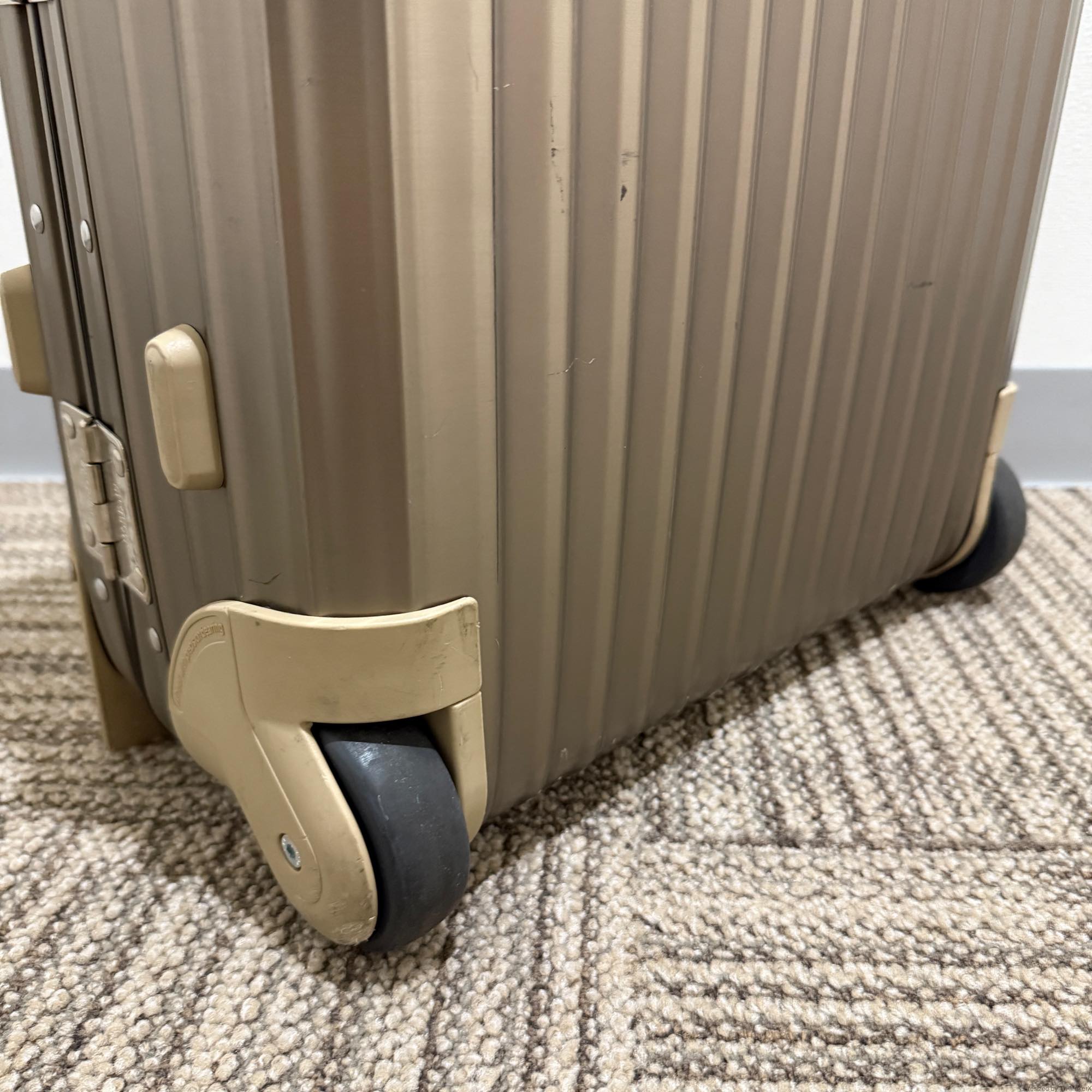 リモワ トパーズチタニウム 920.52-5 中古美品 32リットル 2輪