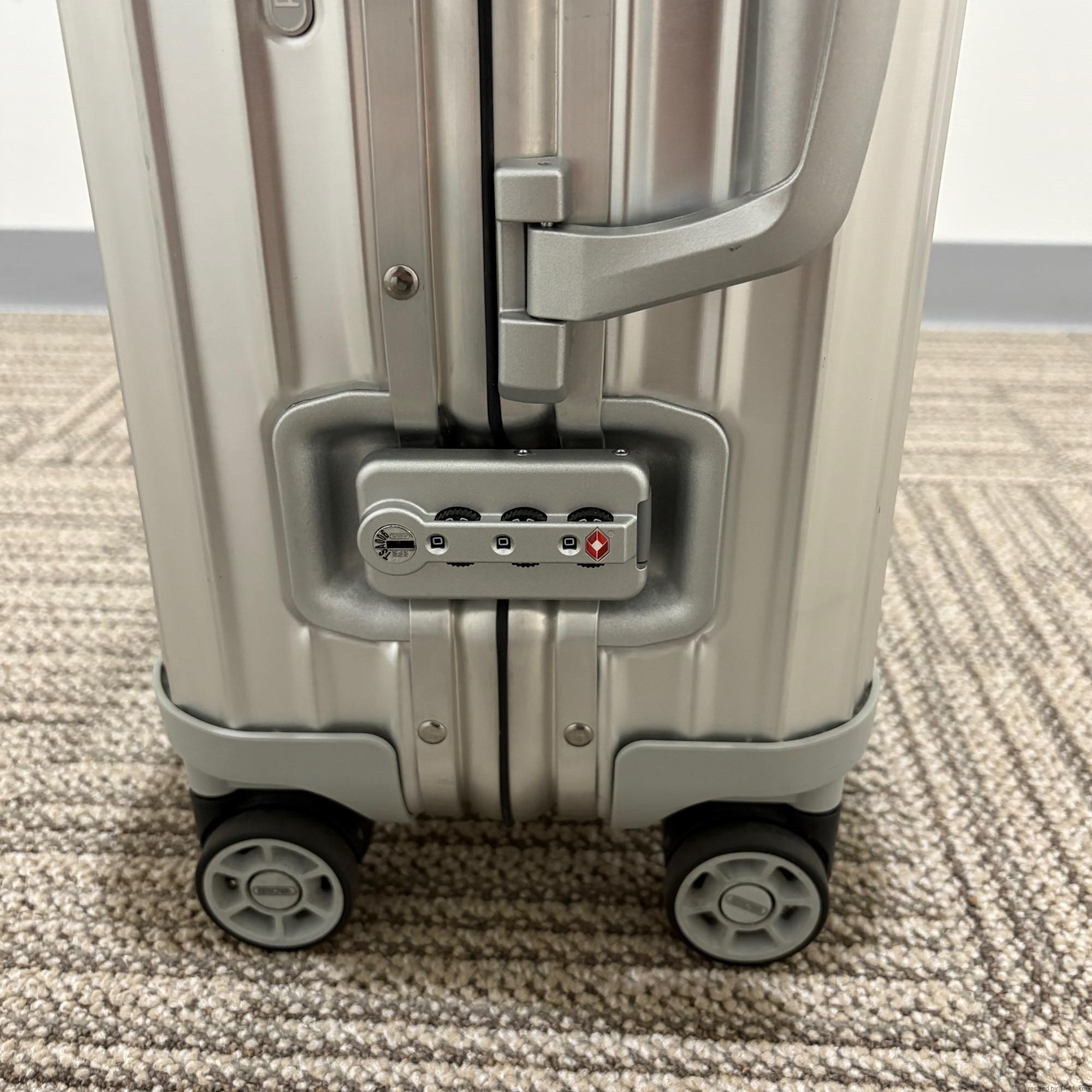 リモワ　ルフトハンザ　クラシックフライト　中古美品　84L　4輪