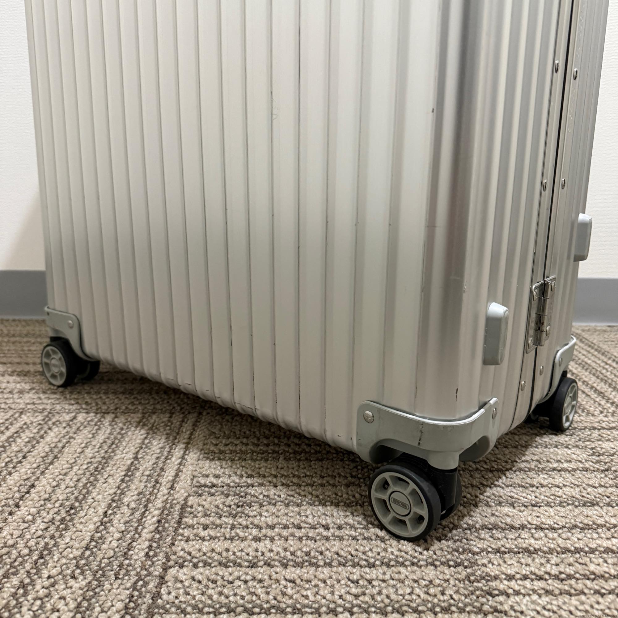 リモワ　ルフトハンザ　クラシックフライト　中古美品　84L　4輪