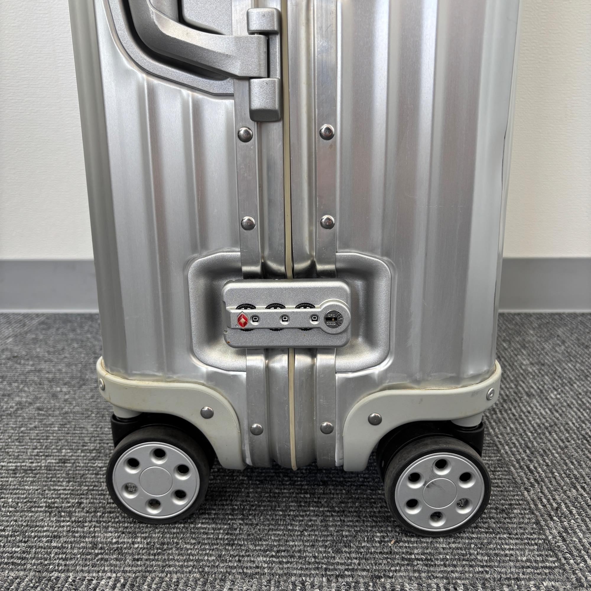 リモワ　トパーズ(オリジナル)　932.63-5 　中古美品　64リットル　4輪