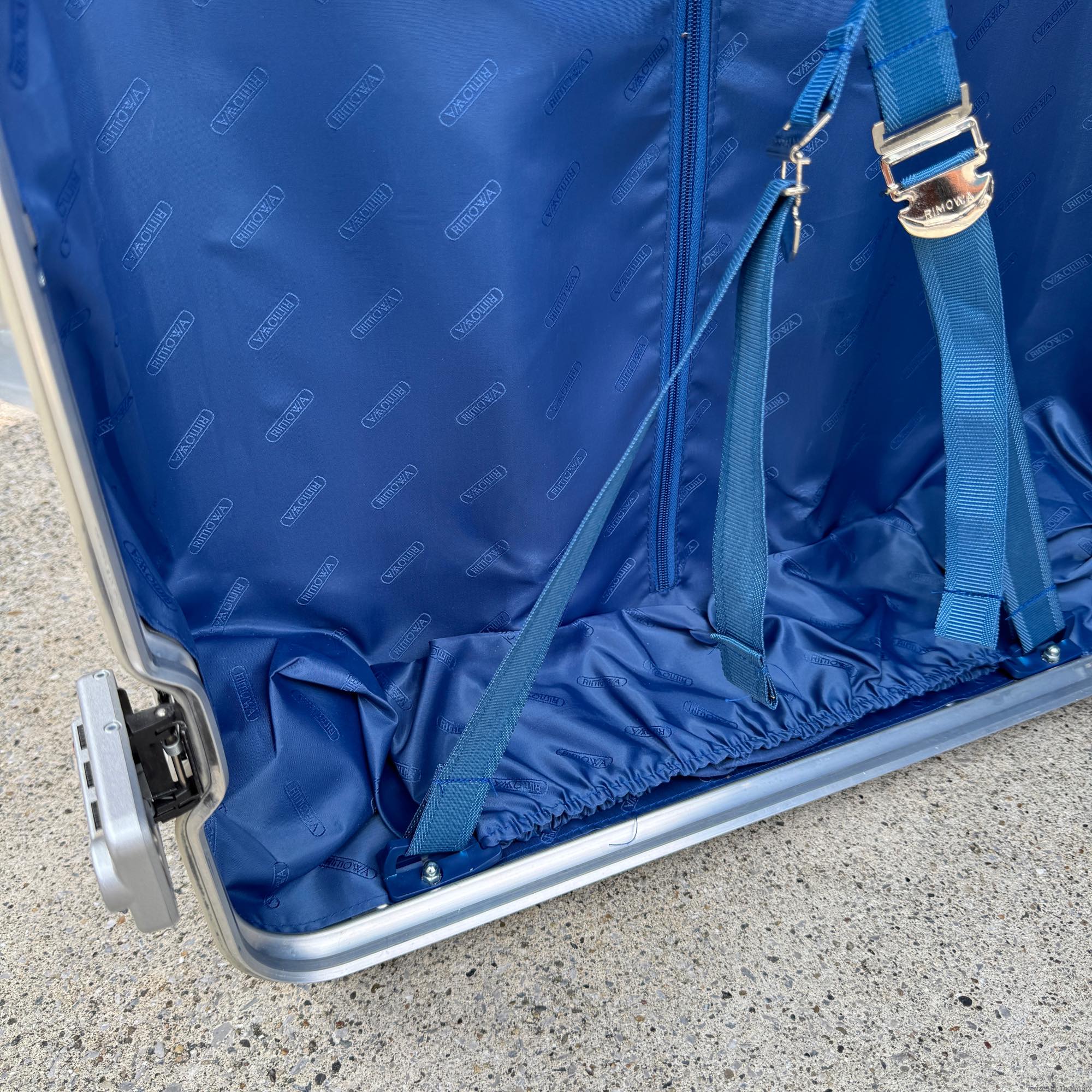 リモワ トパーズ 中古商品 932.70-5 82リットル 4輪 – リモワ(RIMOWA