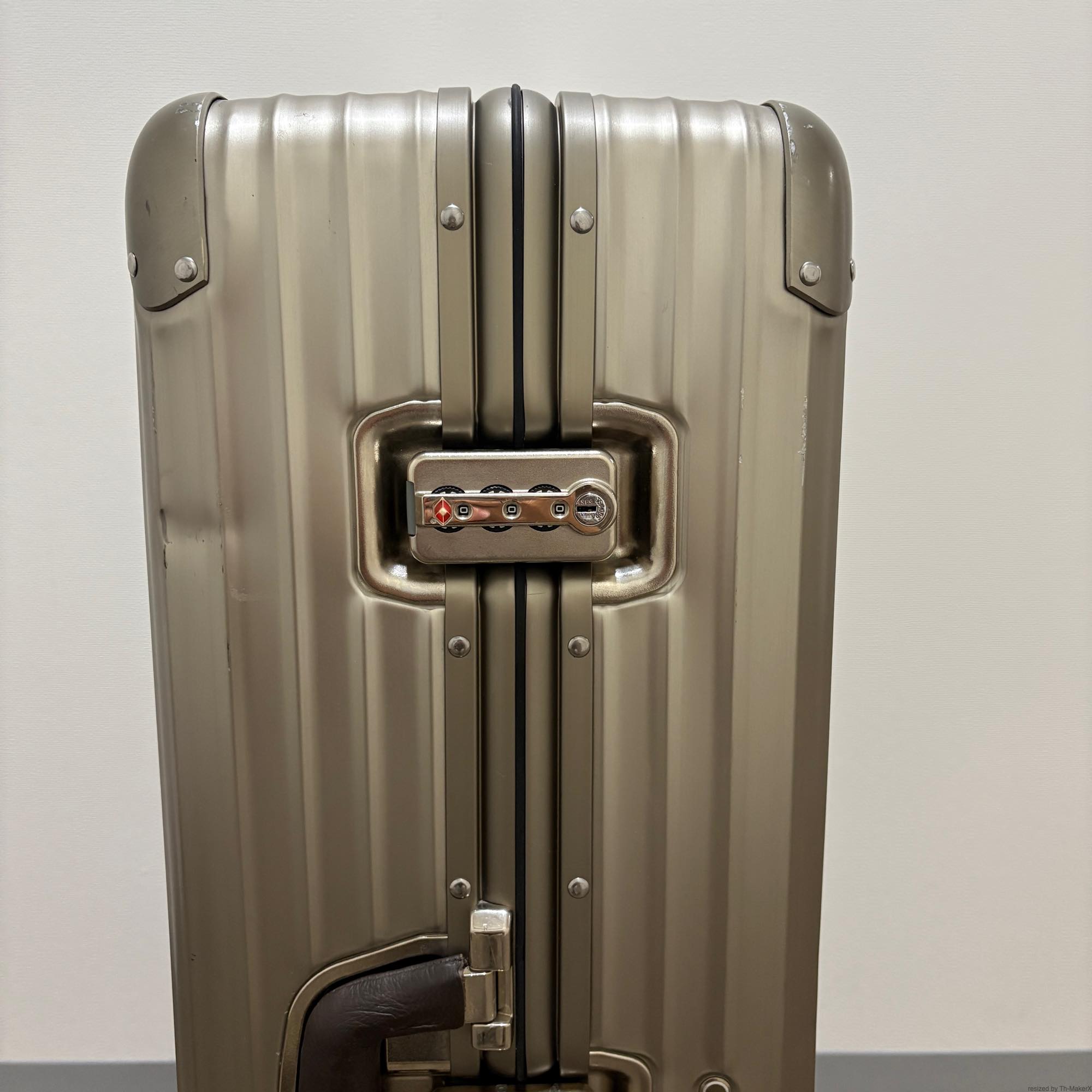 リモワ　トパーズ チタニウム(オリジナル)　中古美品　945.77-5　98リットル 4輪