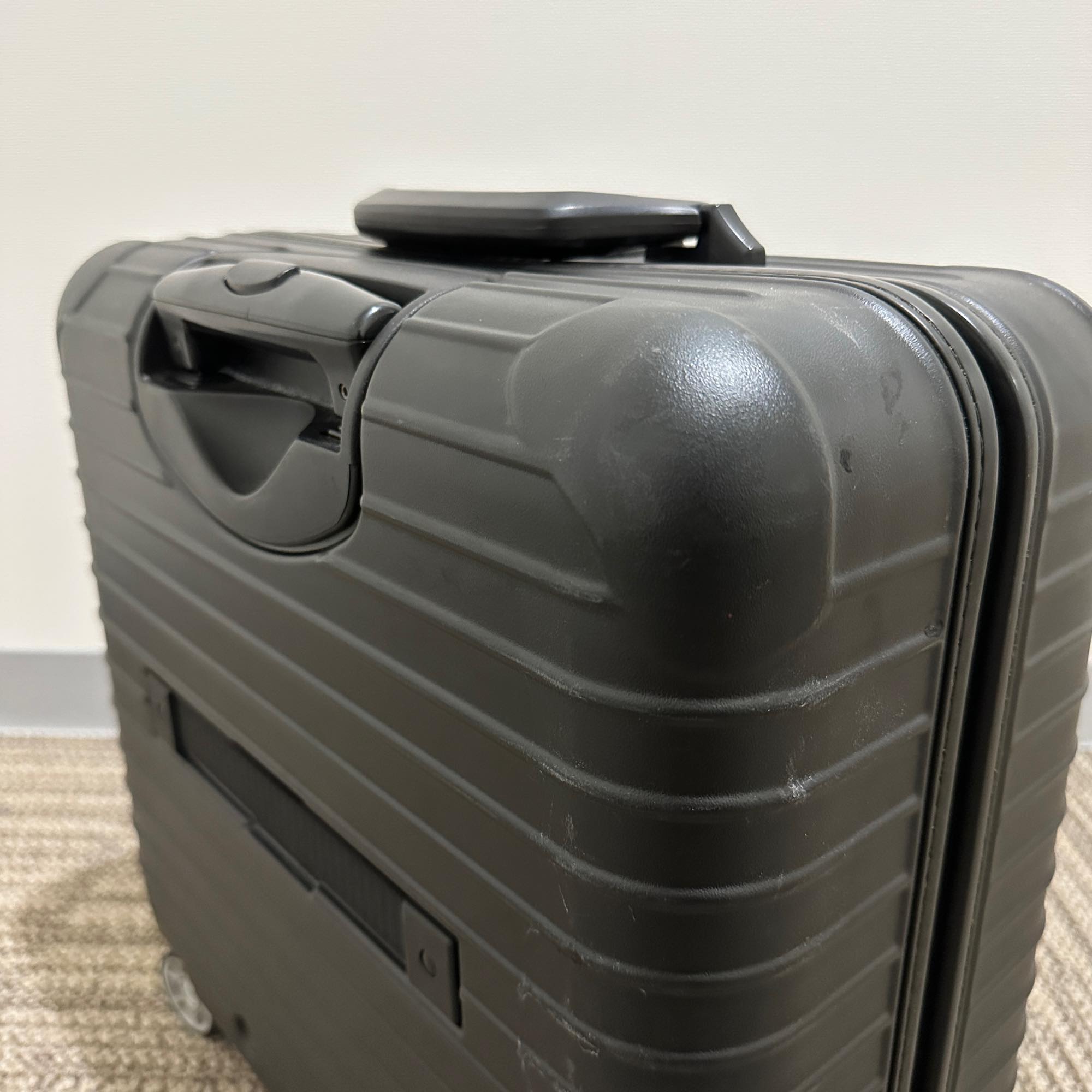 リモワ　サルサ　810.40-6　27リットル　中古美品　4輪