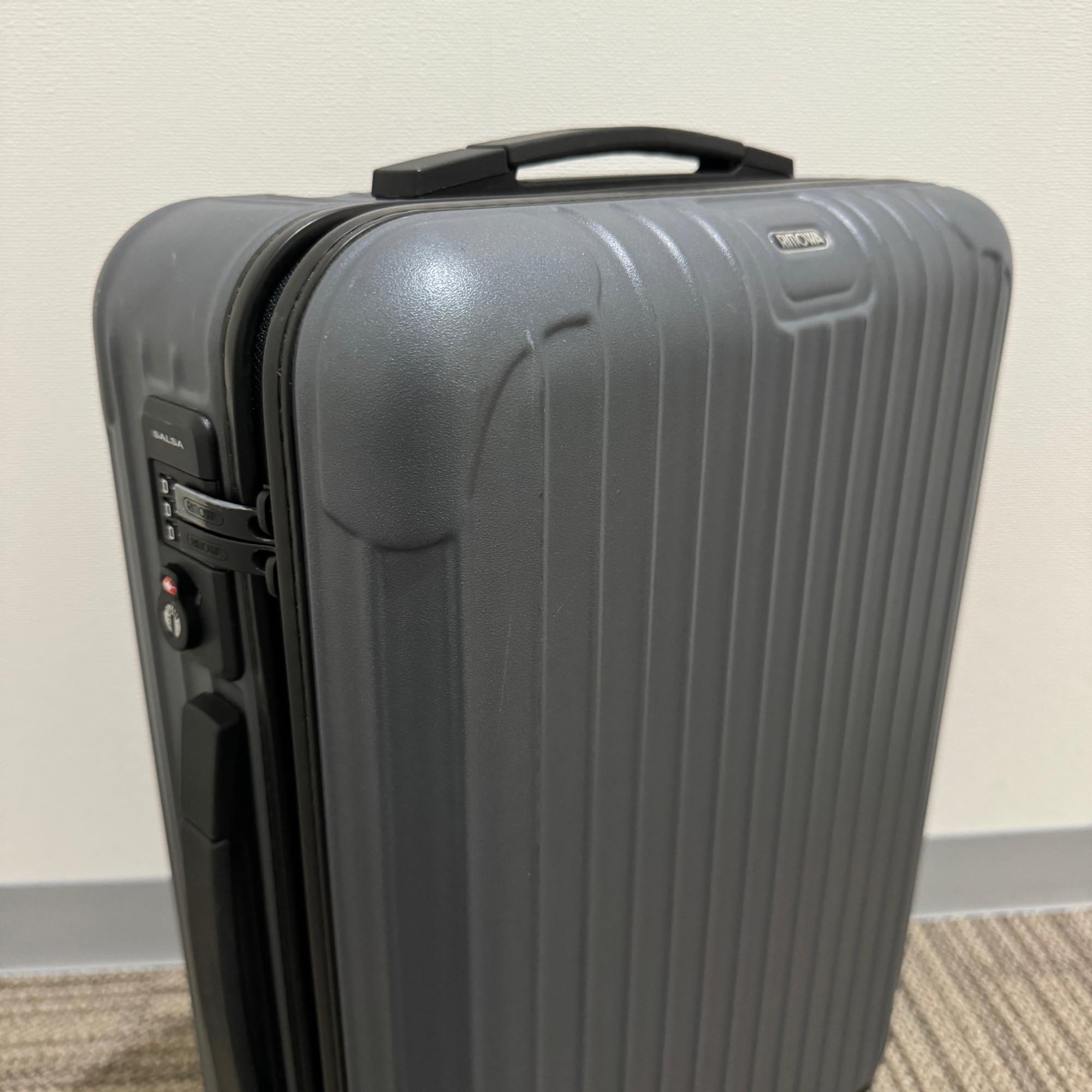 リモワ　サルサ　810.52.35.2　中古美品　33リットル　2輪