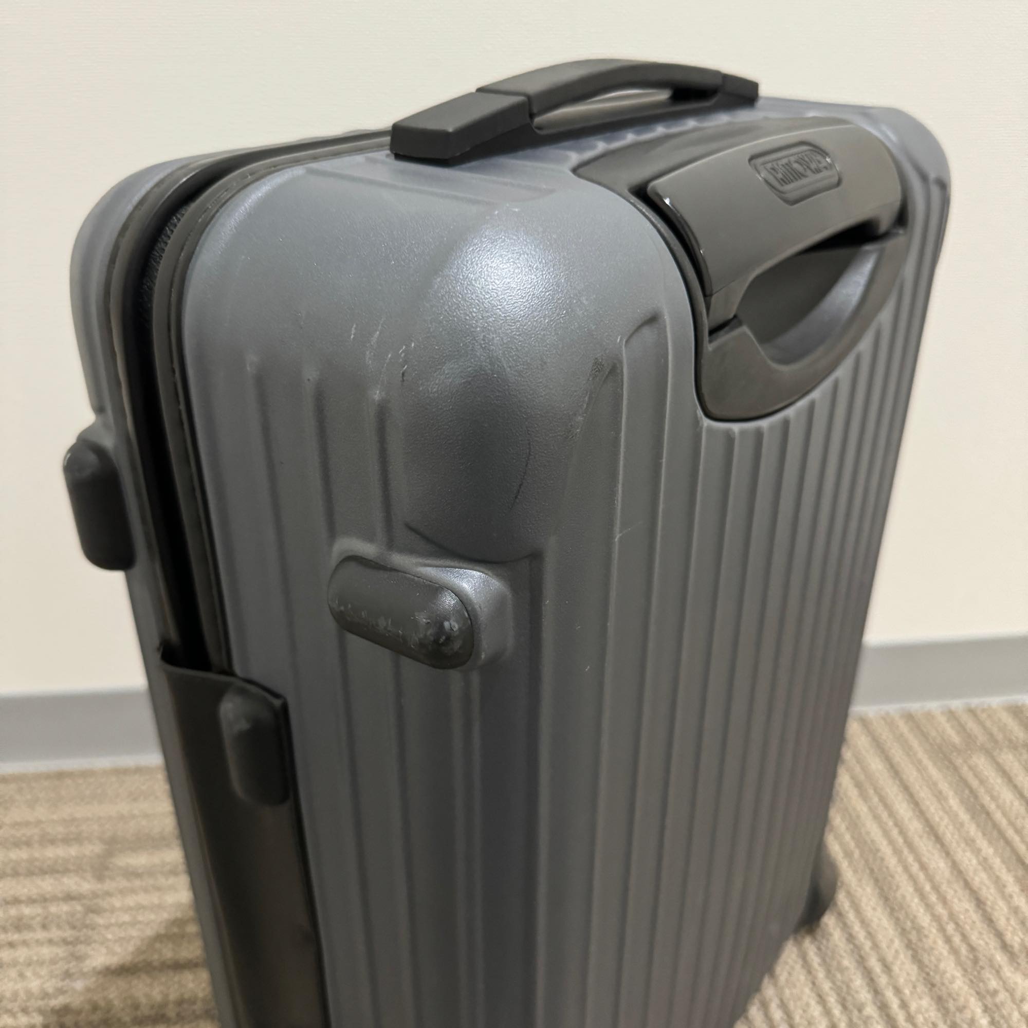 リモワ　サルサ　810.52.35.2　中古美品　33リットル　2輪