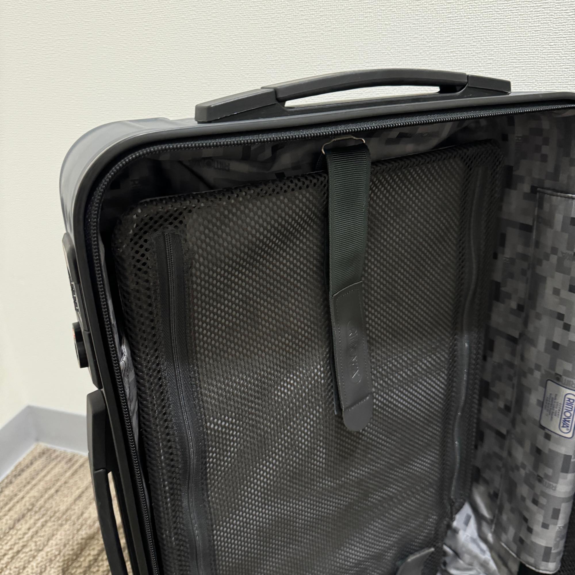 リモワ　サルサ　810.52.35.2　中古美品　33リットル　2輪