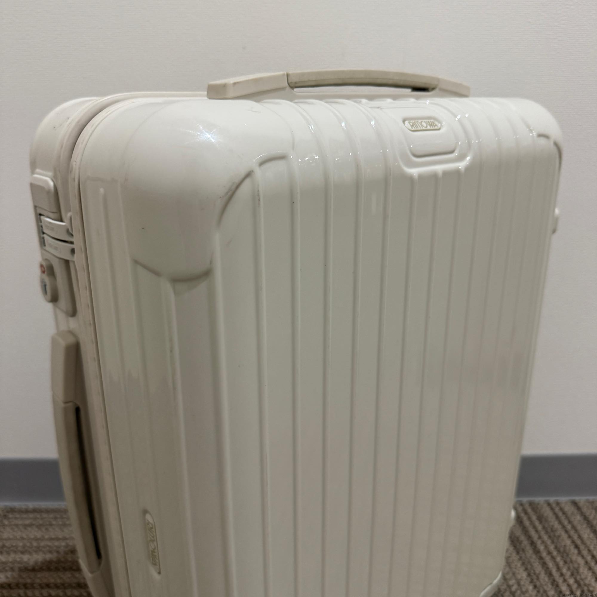 リモワ　ユナイテッドアローズ限定　サルサ　810.90.42.7　中古美品　32リットル　4輪