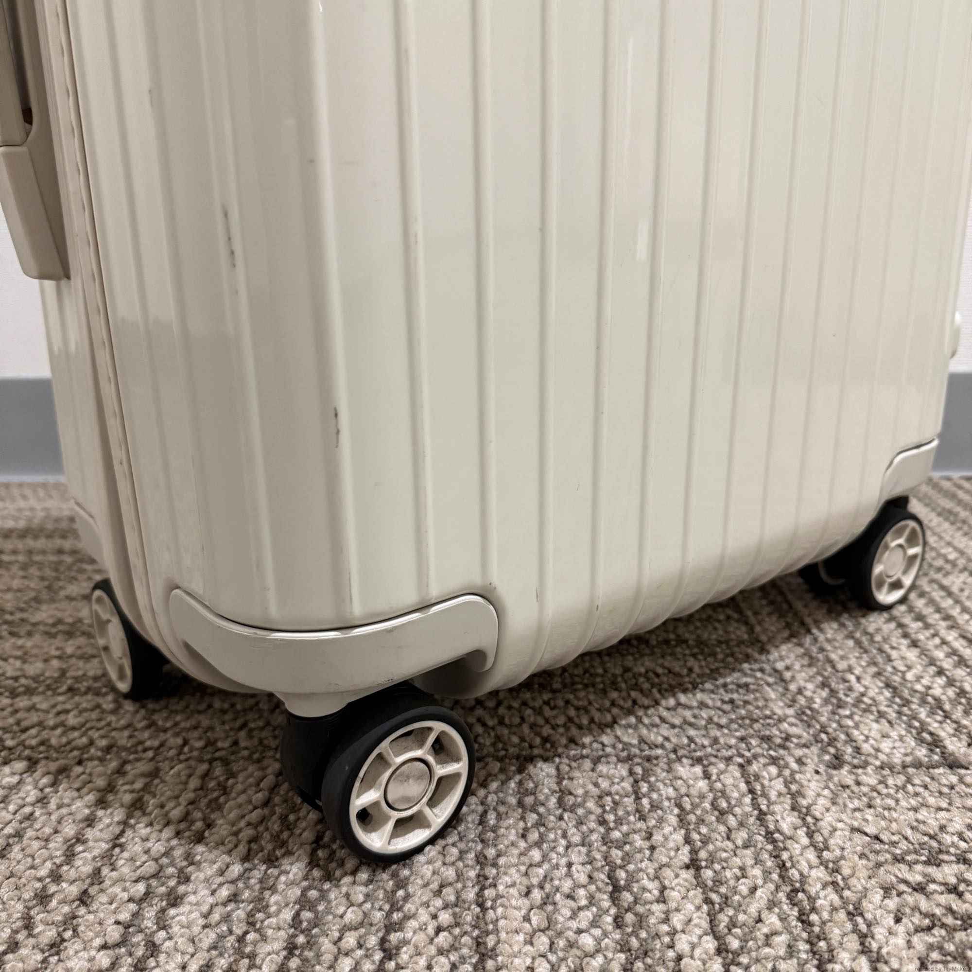 リモワ　ユナイテッドアローズ限定　サルサ　810.90.42.7　中古美品　32リットル　4輪