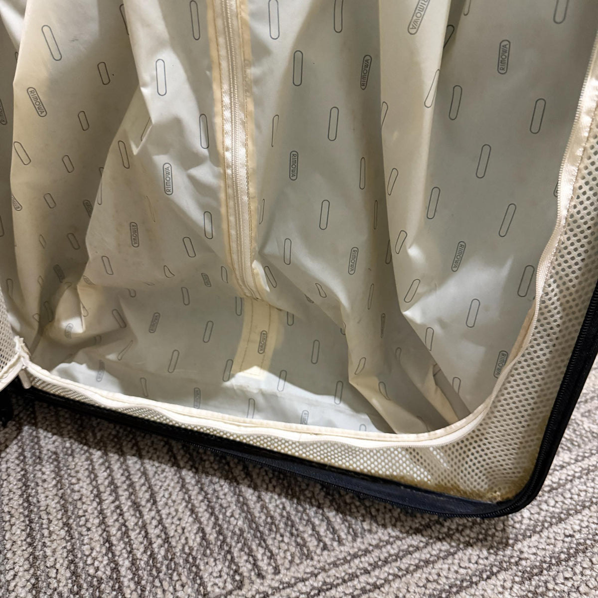 リモワ　サルサ エアー　824.70-6　80リットル　中古美品　4輪